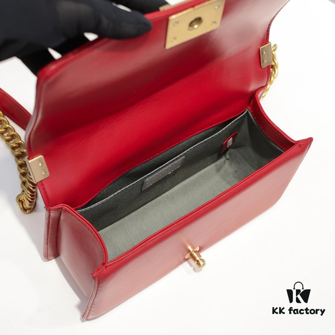 Chanel Crown Lambskin Bag with Original Hardware - Full Sheepskin, Thickened Electroplated Metal Fittings, No. 67086 Gold V-Check Pattern 25*15*8cm