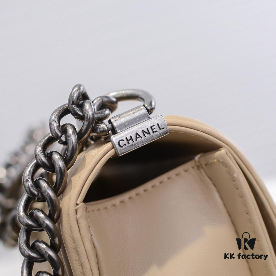 Chanel Crown Lambskin Handbag with Full Sheepskin and Original Hardware, Thickened Electroplated Metal Fittings