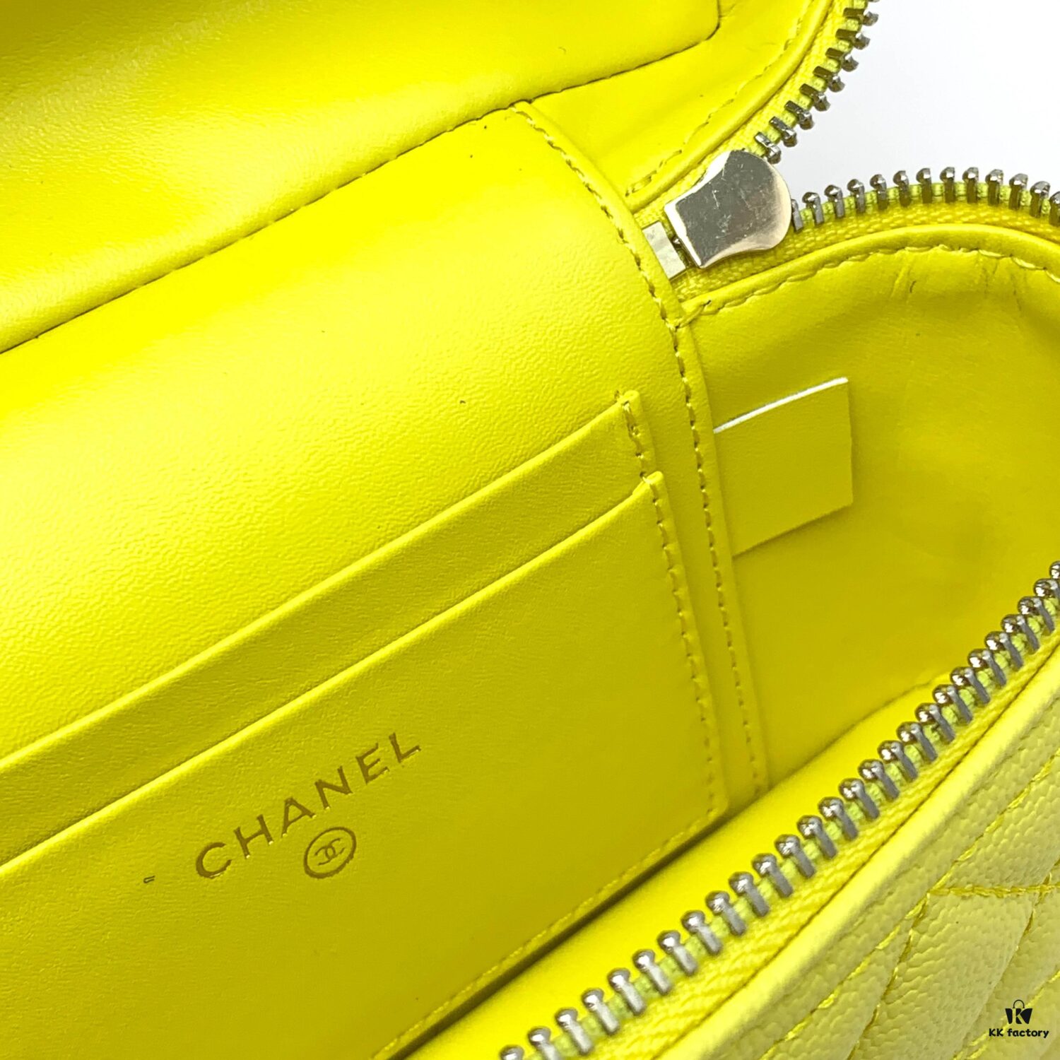 Chanel 25c LPCHANL - Vintage Elegance with Sophisticated Charm