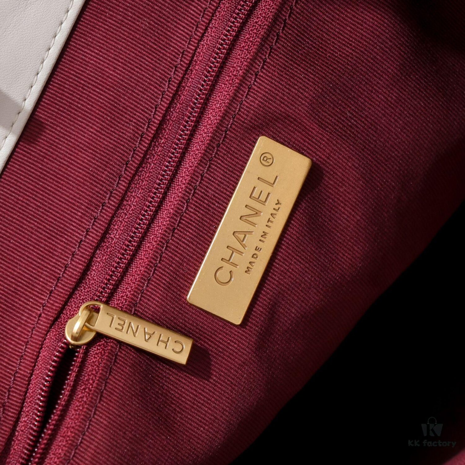 Large AS9088 CHANEL 22B 19BAG Tote Black and Gold Italian First-Class GR Lambskin