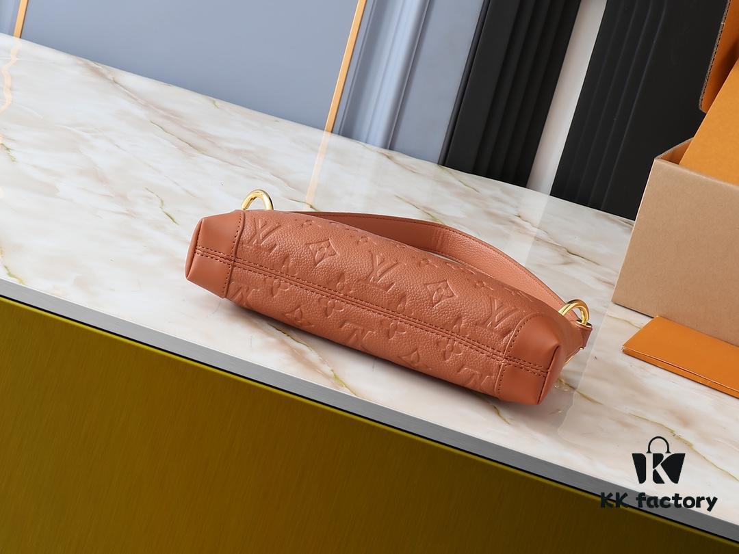 Upgraded Original M12174 This Pochette Sèvres Belongs to the LV Ski Collection, Ready to Shine in a 'Sparkling' Gunmetal Tone