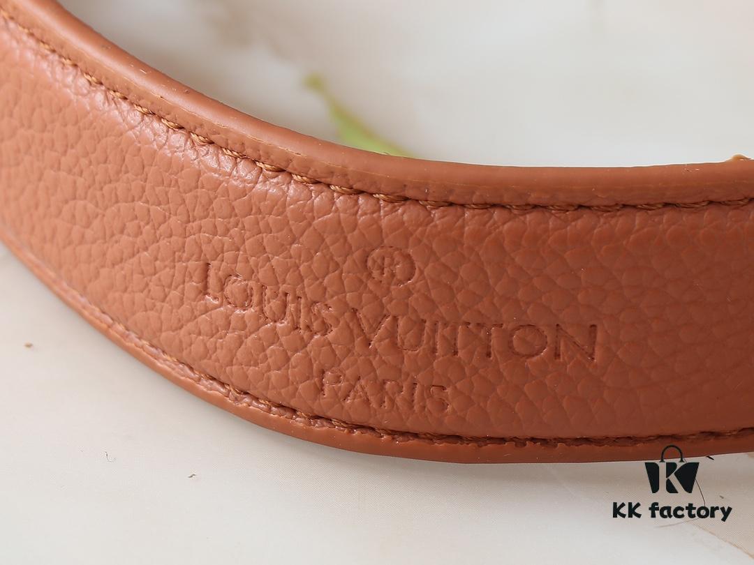 Upgraded Original M12174 This Pochette Sèvres Belongs to the LV Ski Collection, Ready to Shine in a 'Sparkling' Gunmetal Tone