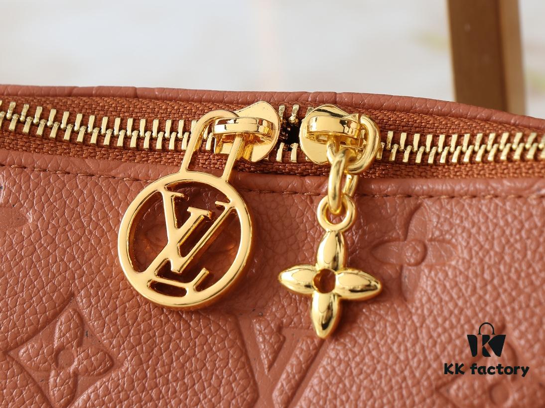 Upgraded Original M12174 This Pochette Sèvres Belongs to the LV Ski Collection, Ready to Shine in a 'Sparkling' Gunmetal Tone