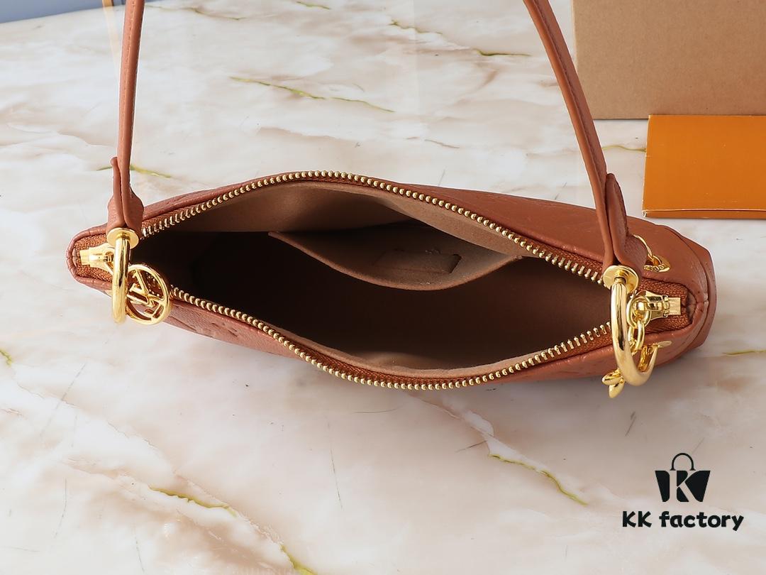 Upgraded Original M12174 This Pochette Sèvres Belongs to the LV Ski Collection, Ready to Shine in a 'Sparkling' Gunmetal Tone