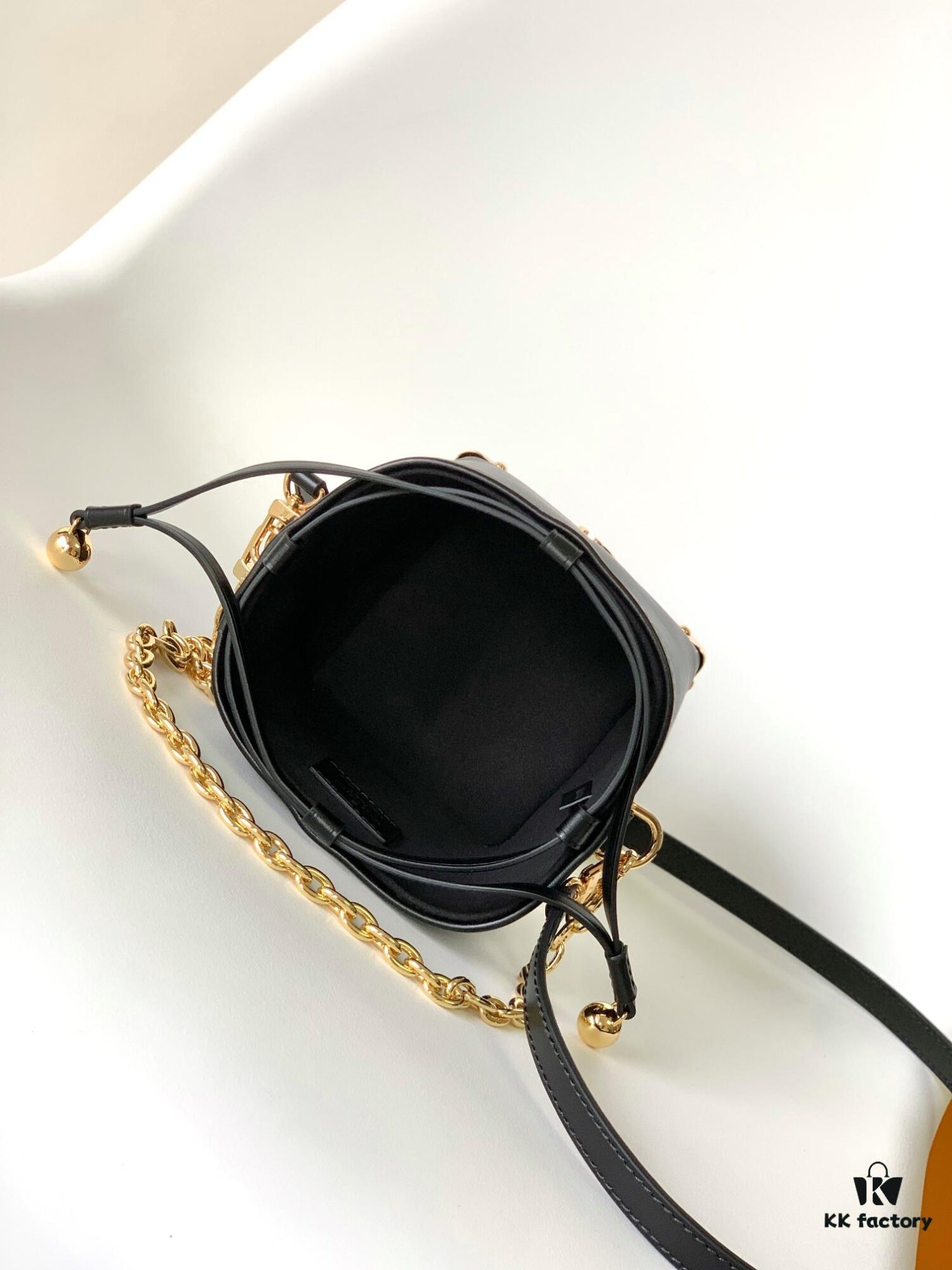 M82885 Yellow Flower M82886 Black Mini Noe Bucket Bag 'Bao Bao' Series Zjs jh Online Only Handbag