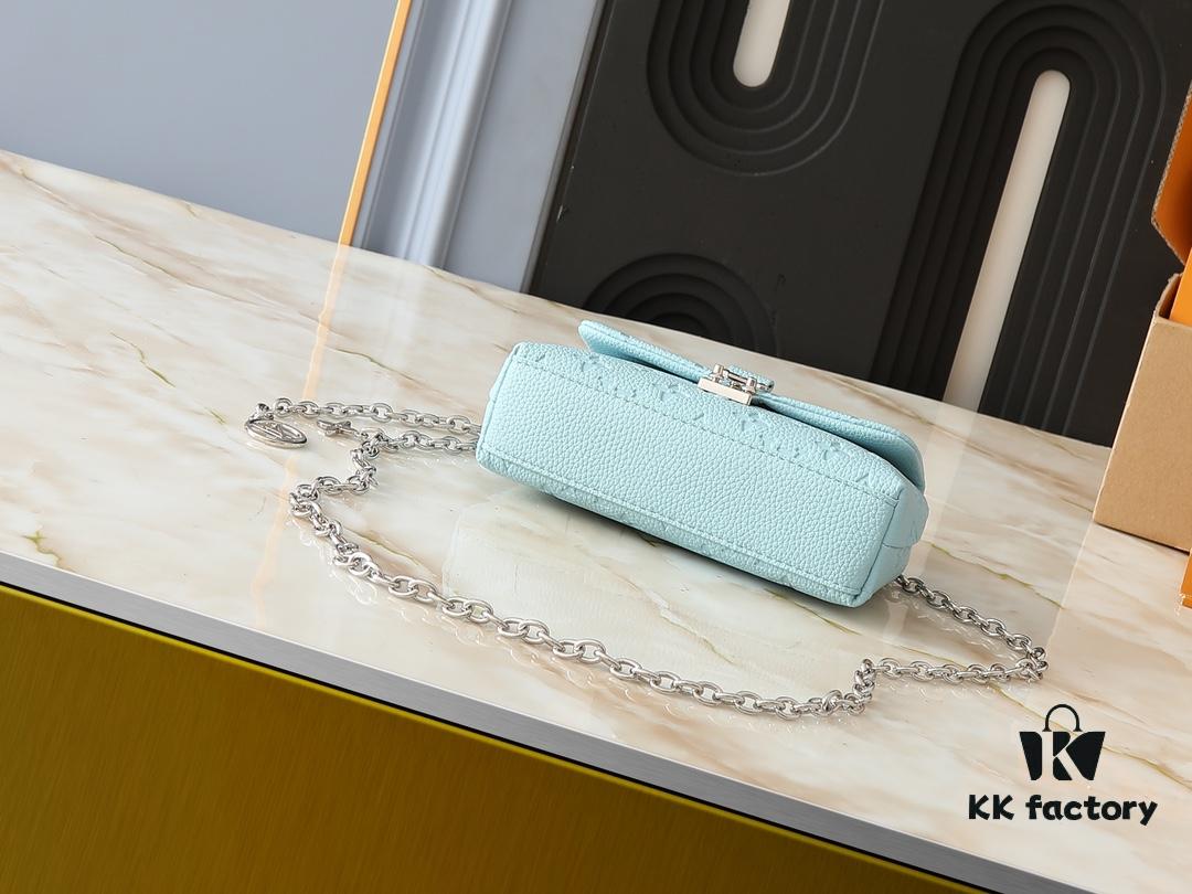 Upgraded Original Version M12145 White M12144 Black M12211 Blue This Nano Madeleine Bag Features a Miniaturized Interpretation of the Madeleine Bag Crafted in Monogram Empreinte Leather Complemented by a Classic S-Lock Closure and a Detachable Chain Accented with the LV Circle Signature Offering Ample Space for Daily Essentials and Can Be Carried as a Top Handle Crossbody or Shoulder Bag Dimensions: 12.5 x 6 x 21 cm (Height Width Length)