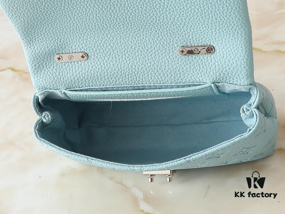 Upgraded Original Version M12145 White M12144 Black M12211 Blue This Nano Madeleine Bag Features a Miniaturized Interpretation of the Madeleine Bag Crafted in Monogram Empreinte Leather Complemented by a Classic S-Lock Closure and a Detachable Chain Accented with the LV Circle Signature Offering Ample Space for Daily Essentials and Can Be Carried as a Top Handle Crossbody or Shoulder Bag Dimensions: 12.5 x 6 x 21 cm (Height Width Length)