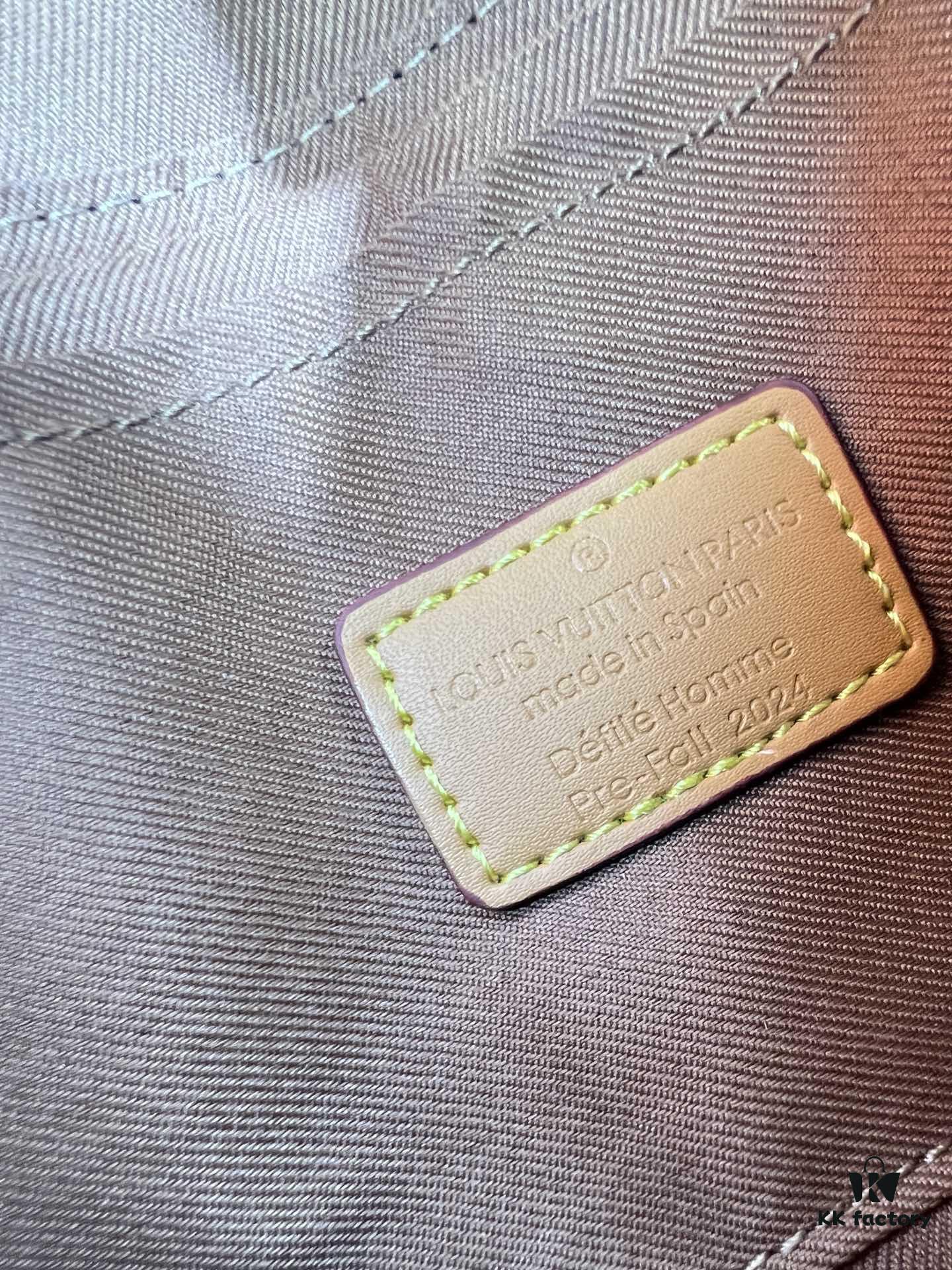 Upgraded Original M11743 Black Flower M11516 Black M11535 Vintage Flower M12686 This Soul Trunk Bag is Crafted by Pharrell Williams