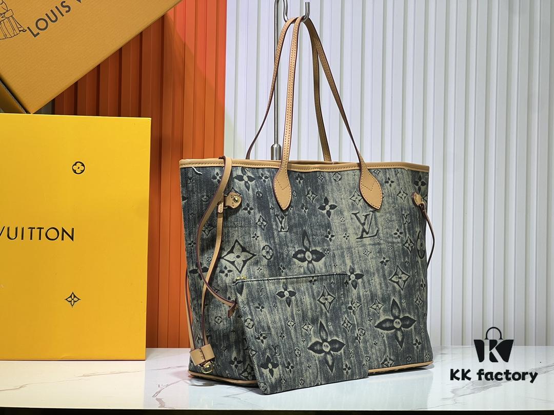 M45865 M40995 This Neverfull Medium Bag is crafted from Monogram Tiles canvas in a tote silhouette, accented with leather trim outlining the top and handles. The central LV Circle signature complements the watercolor-effect Monogram pattern, while the printed zip pouch can be removed for separate use.
