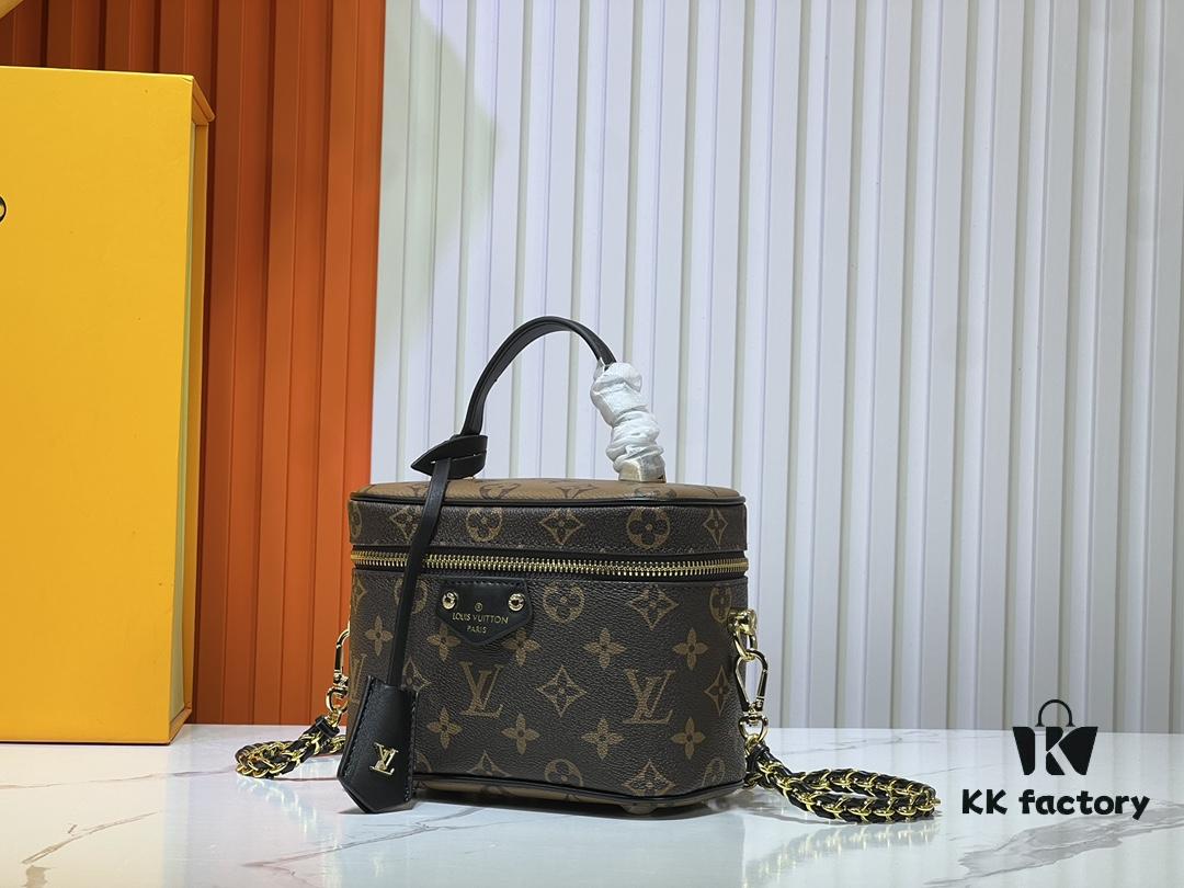 M47125 Vanity Chain Pouch