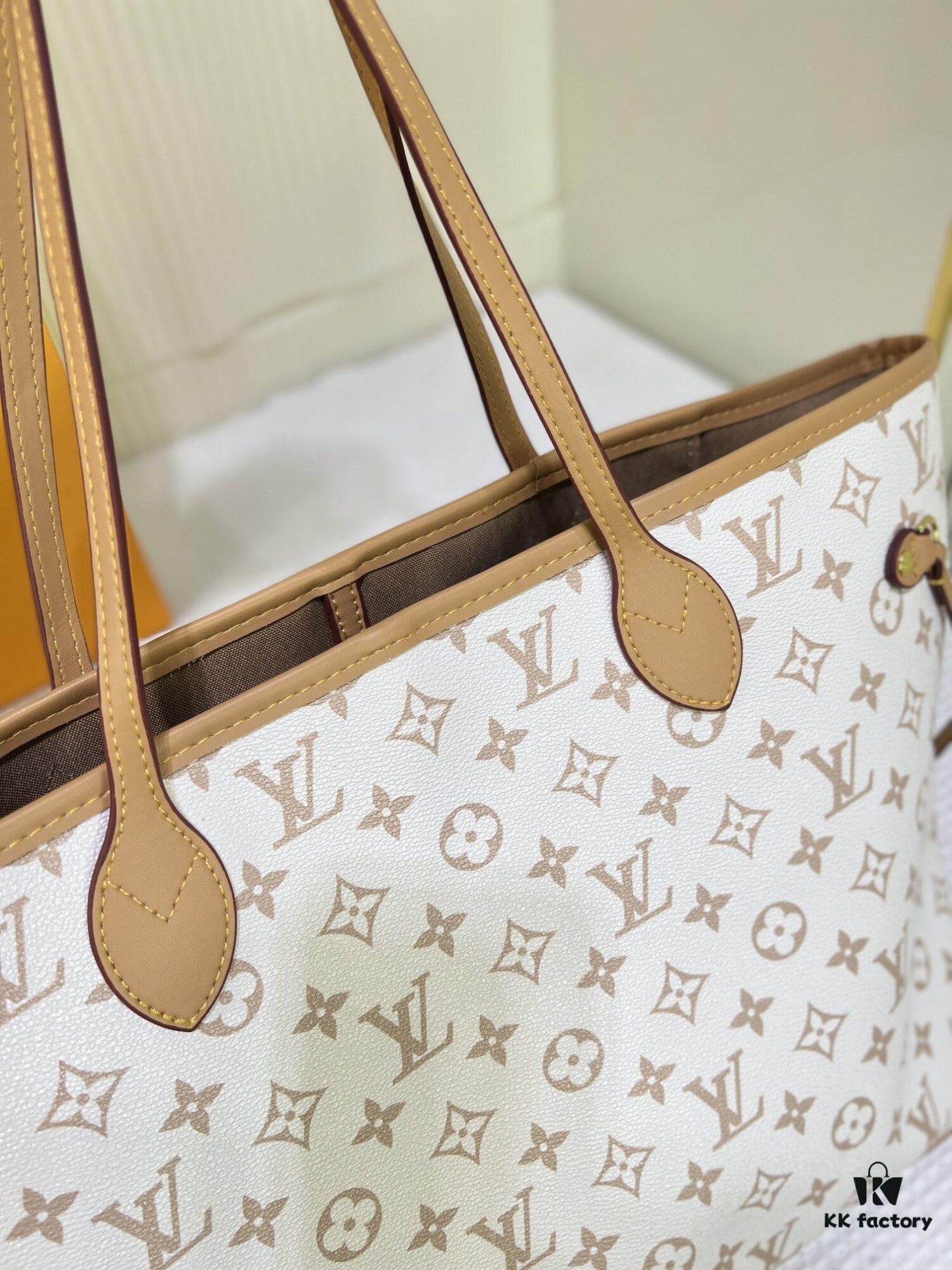 M45684 M45685 M40995 Tote MM Handbag with Monogram Stripe in Cream and Pink Background