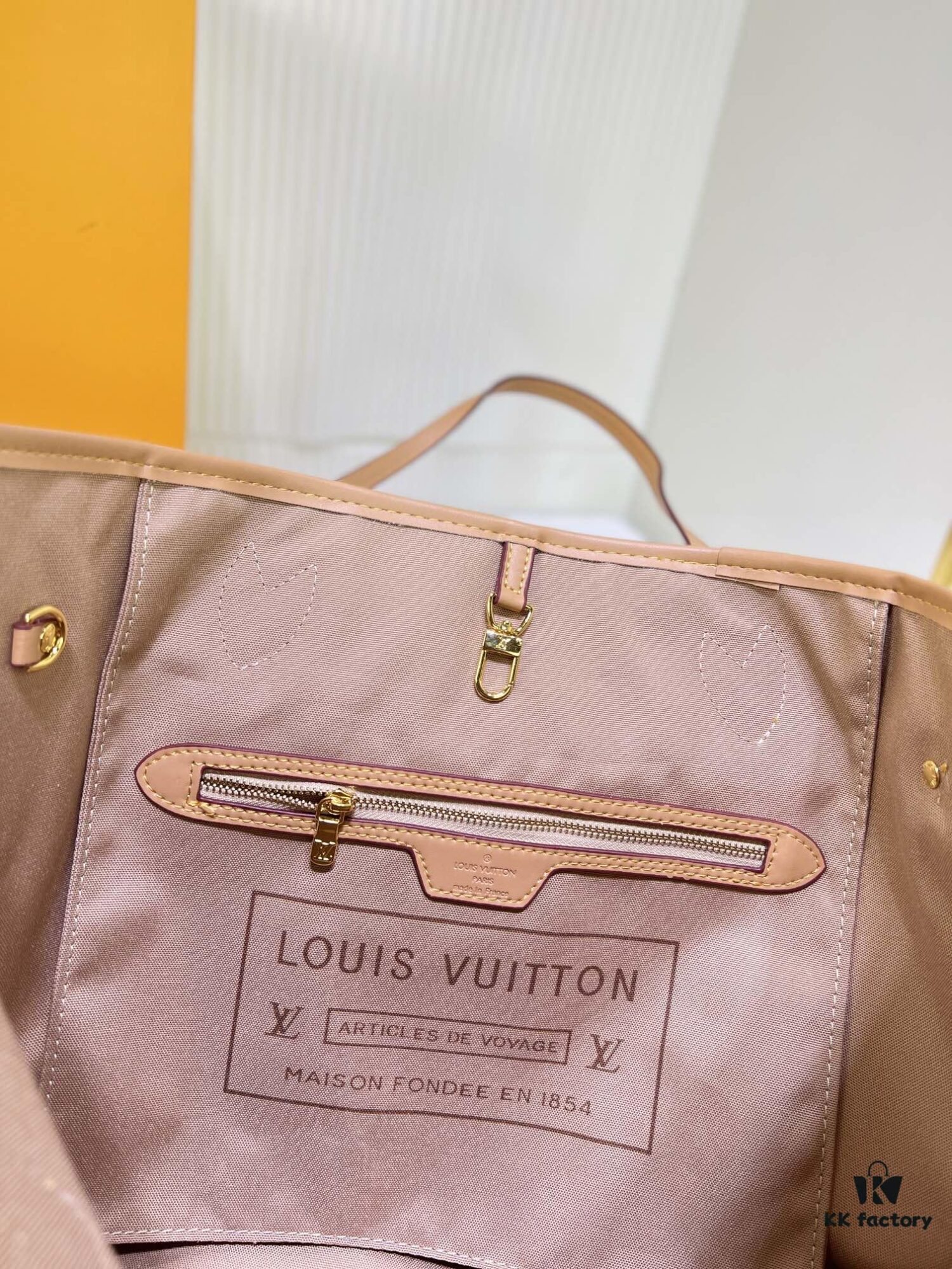 M45684 M45685 M40995 Tote MM Handbag with Monogram Stripe in Cream and Pink Background