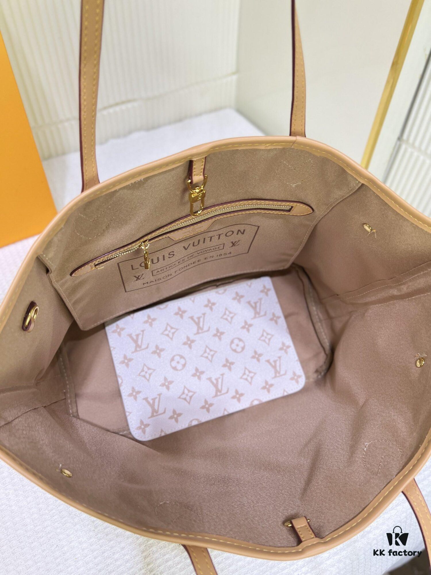 M45684 M45685 M40995 Tote MM Handbag with Monogram Stripe in Cream and Pink Background