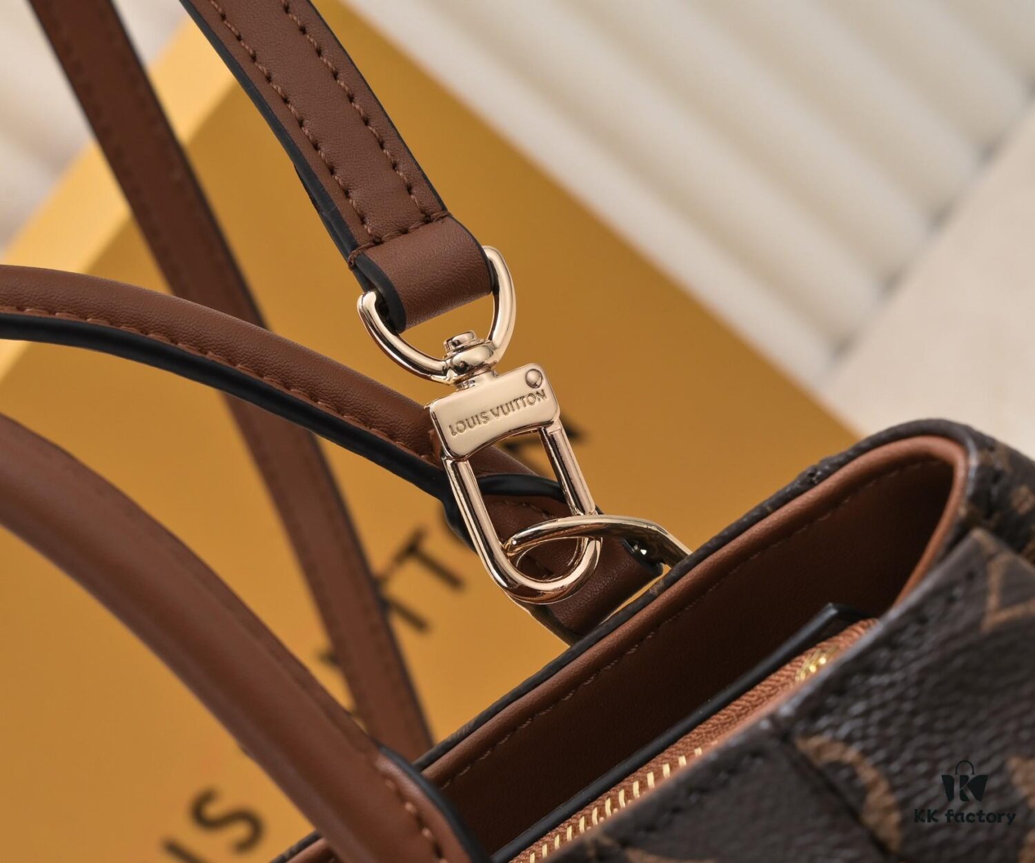 Exclusive Real Shot - Upgraded Version ‼️ LV Monogram with Leather Trim Tote Shoulder Crossbody Bag Model 58188, Includes Long Strap, 2022 New Fashion Women's Bag, Monogram Pattern with Genuine Leather Strap, Large Capacity [Strong], Size 33-22-16cm