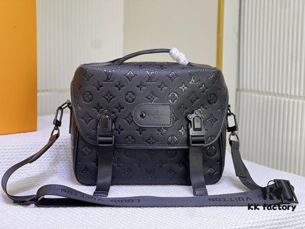 M46972 Vintage Flower, Black Flower LV Trail Messenger Bag