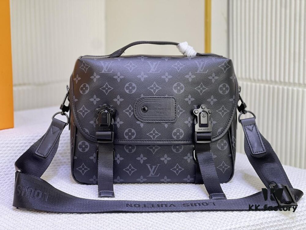 M46972 Monogram and Black Flower - LV Trail Messenger Bag