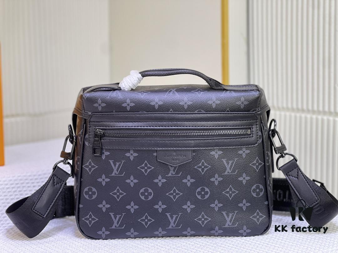 M46972 Monogram and Black Flower - LV Trail Messenger Bag