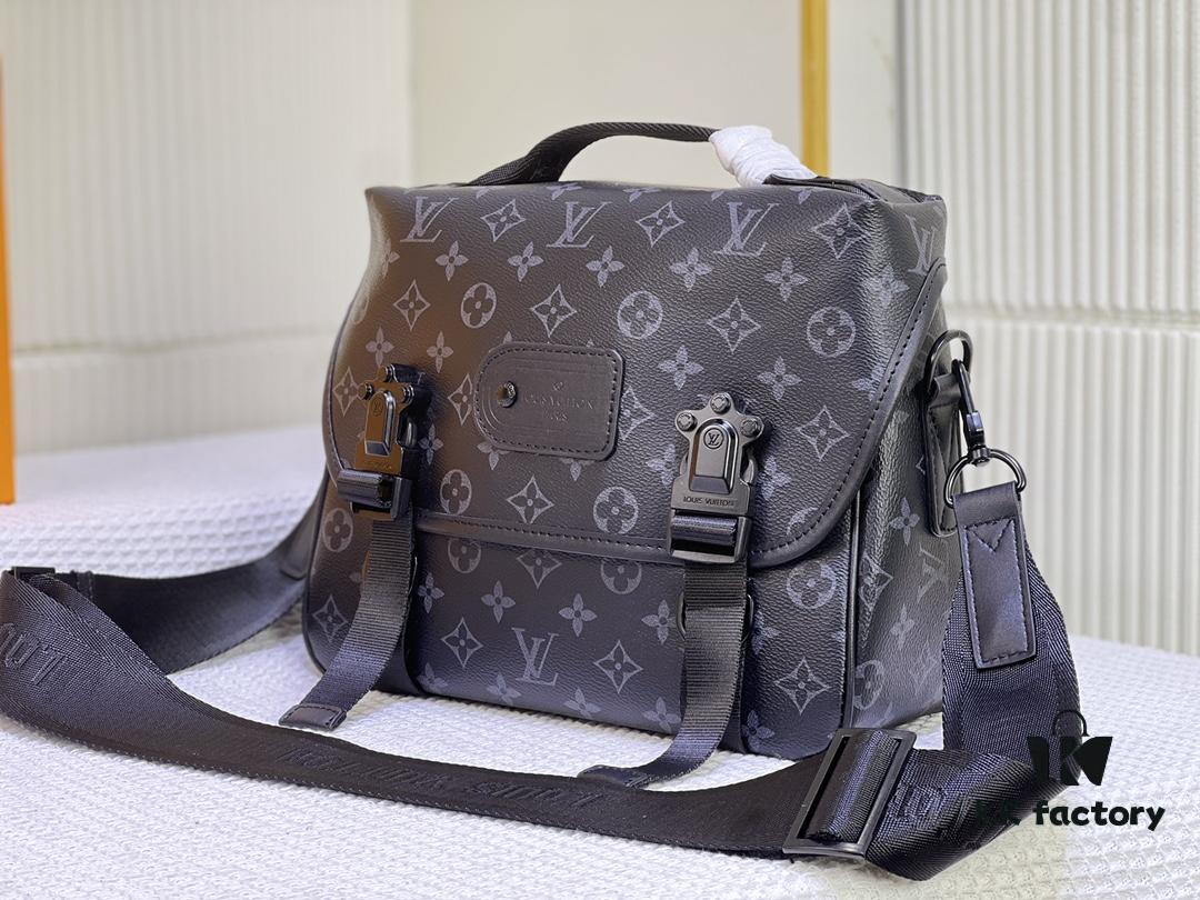 M46972 Monogram and Black Flower - LV Trail Messenger Bag