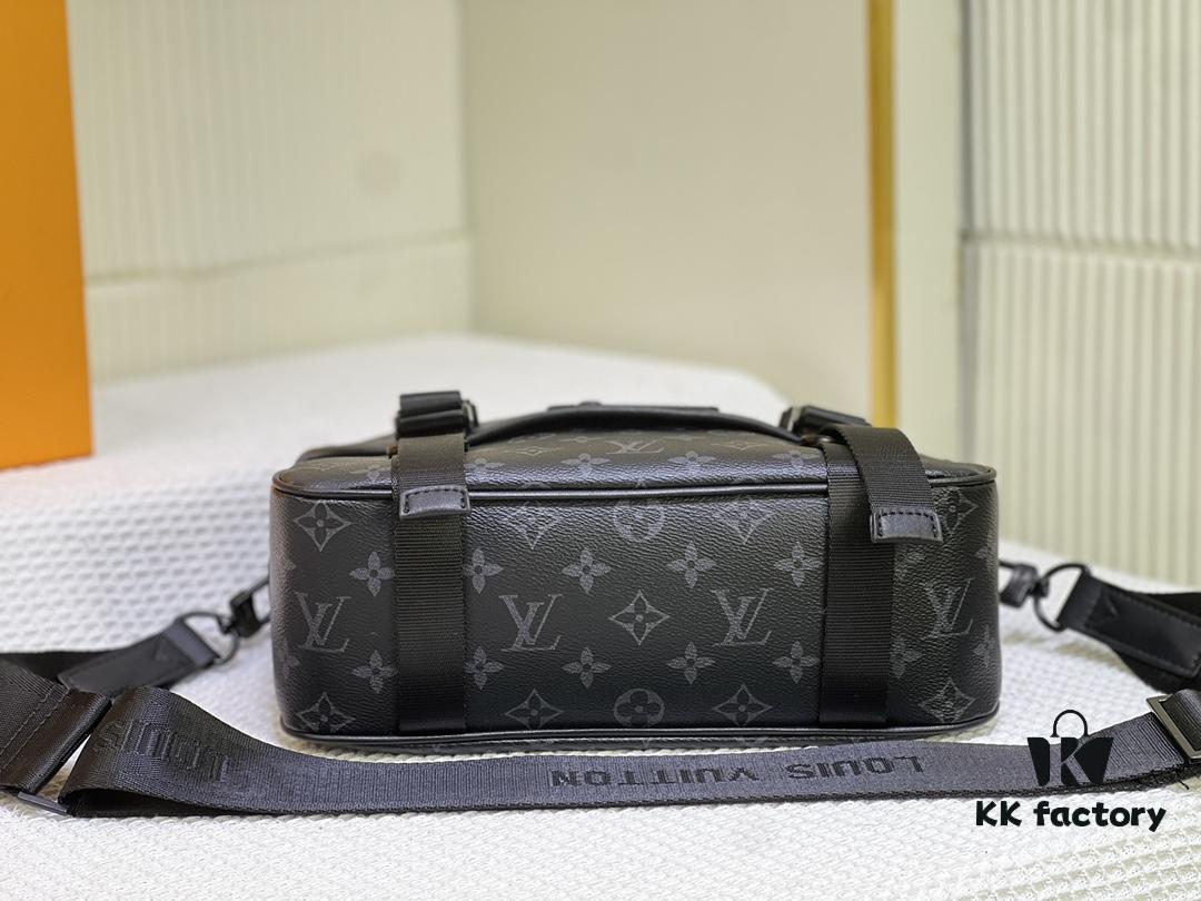 M46972 Monogram and Black Flower - LV Trail Messenger Bag