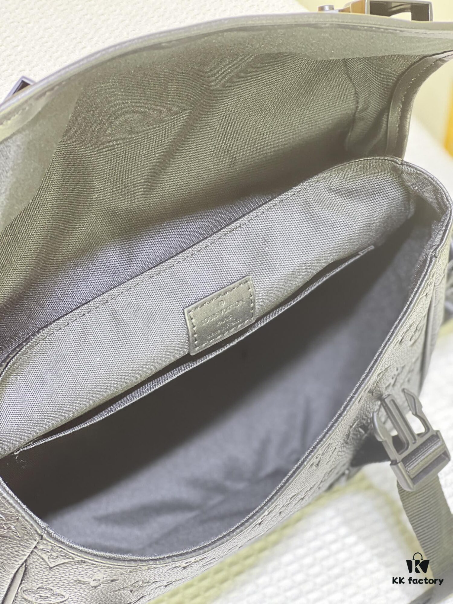 M46972 Vintage Flower, Black Flower LV Trail Messenger Bag