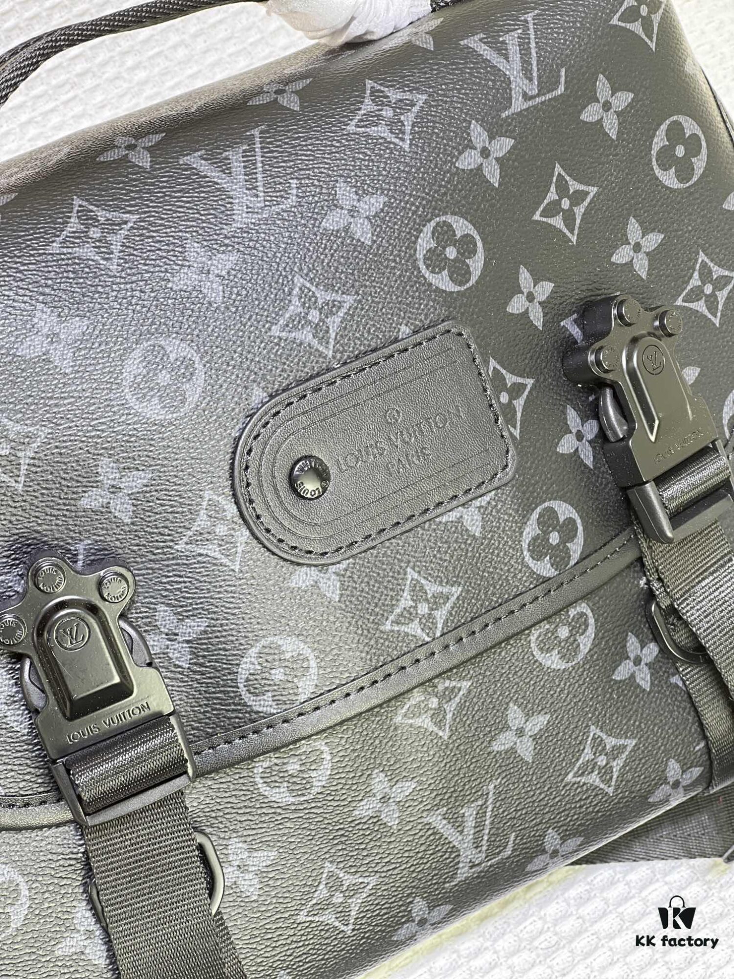 M46972 Monogram and Black Flower - LV Trail Messenger Bag