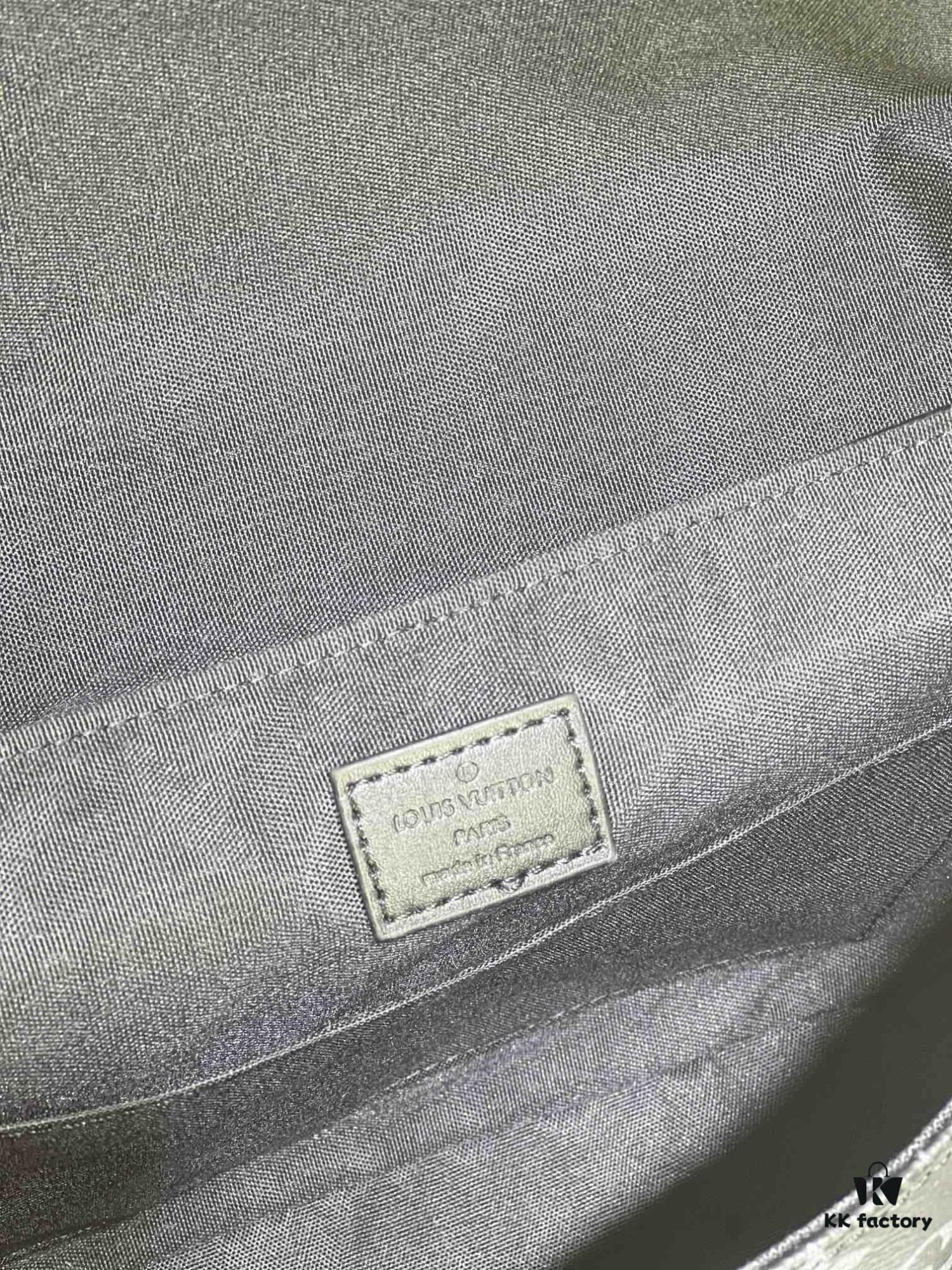 M46972 Monogram and Black Flower - LV Trail Messenger Bag