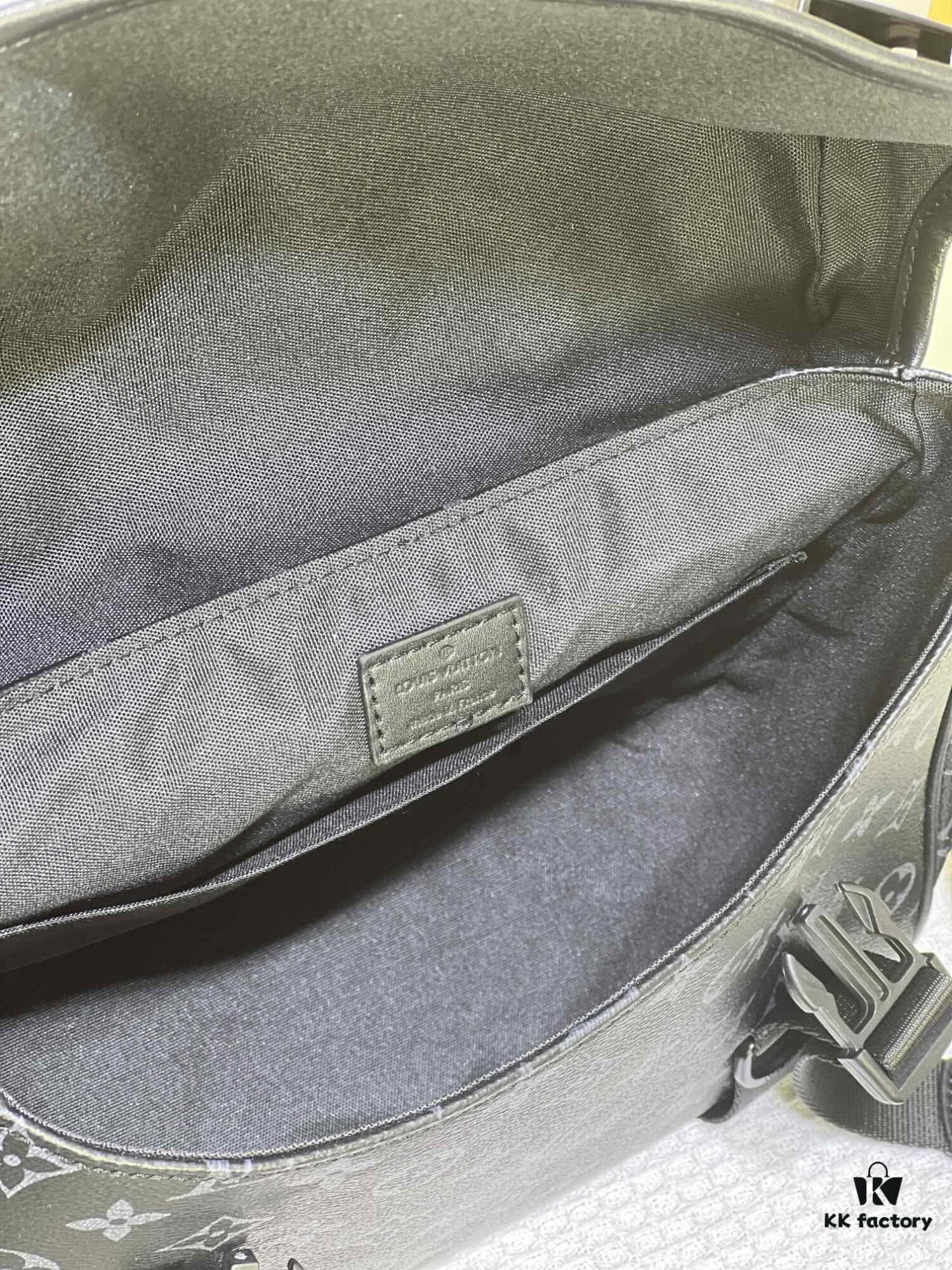 M46972 Monogram and Black Flower - LV Trail Messenger Bag