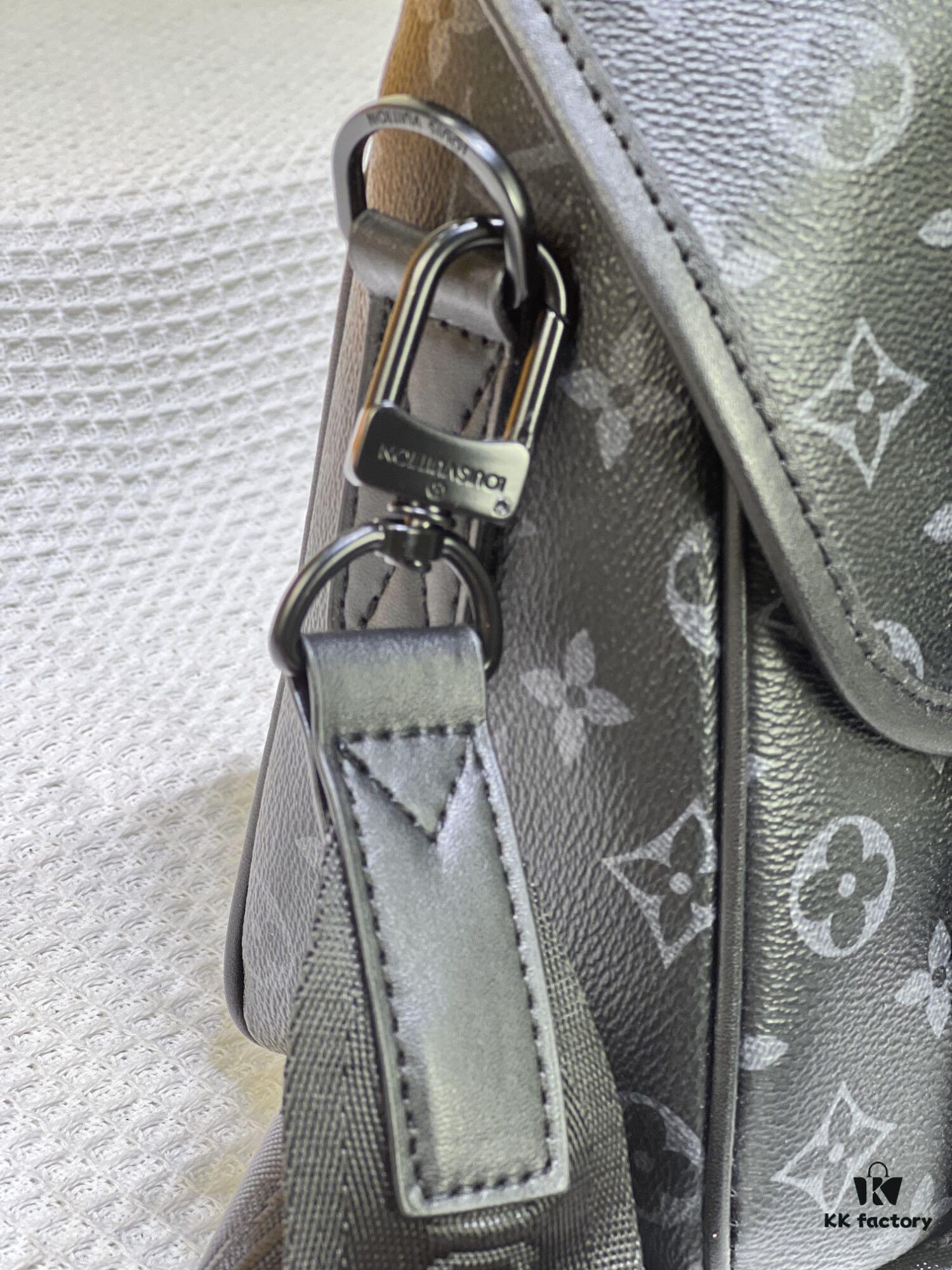 M46972 Monogram and Black Flower - LV Trail Messenger Bag