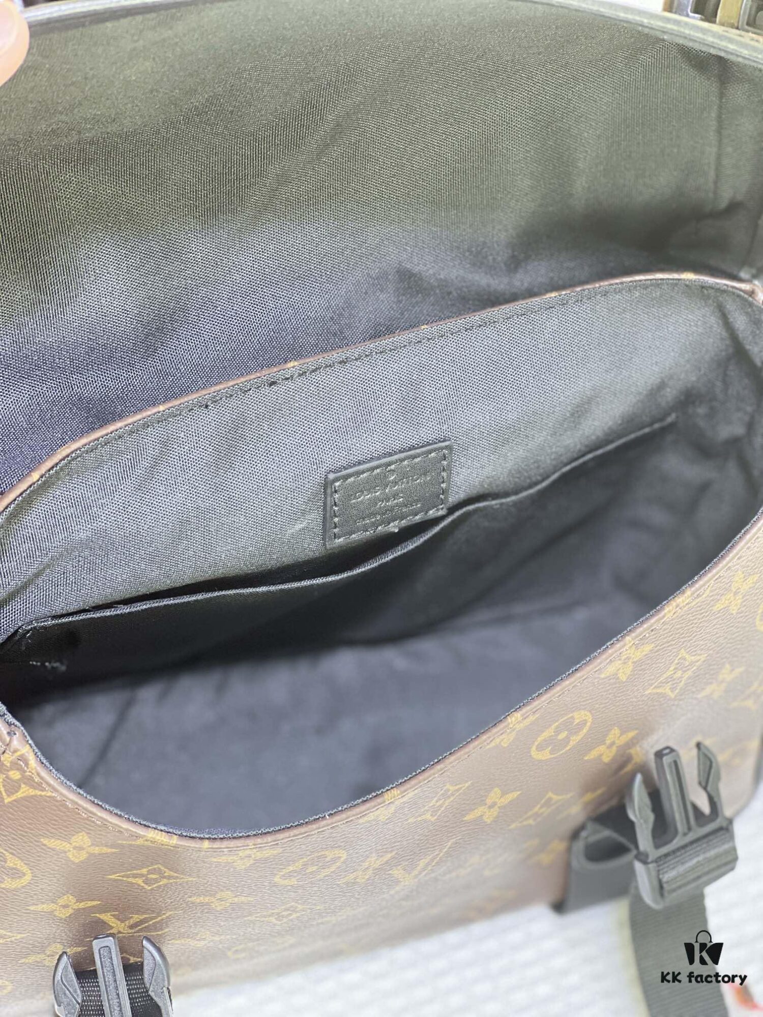 M46972 Vintage Flower, Black Flower LV Trail Messenger Bag