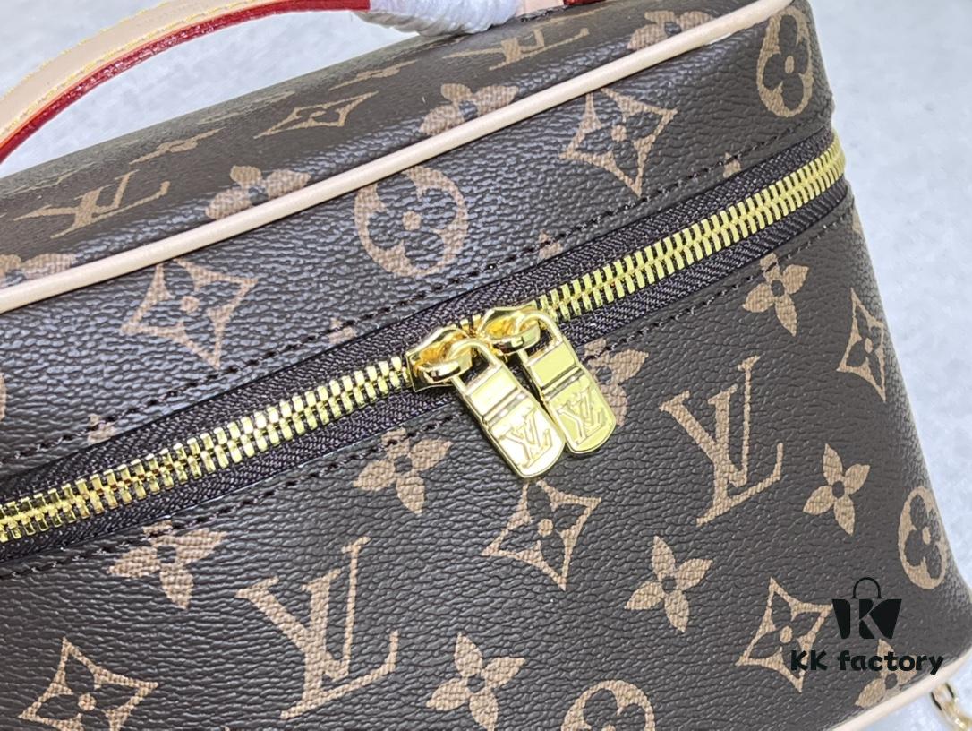 M44495 42263Nice Mini Cosmetic Case