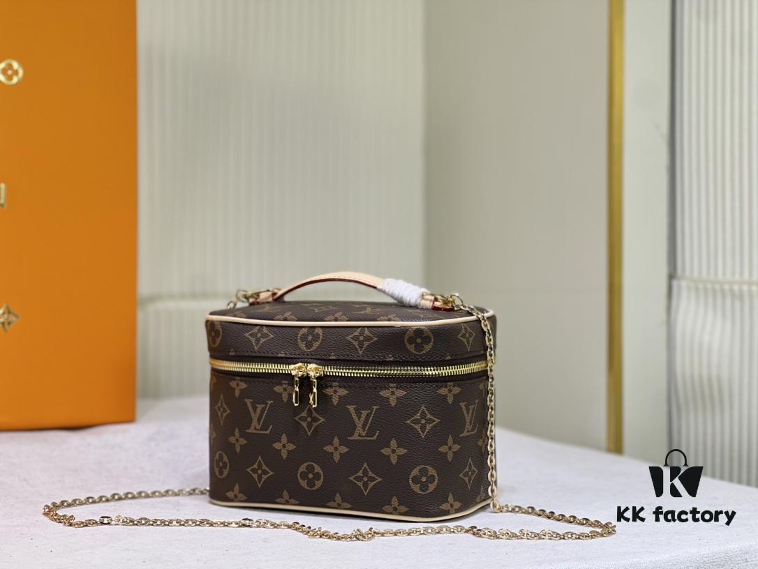 M44495 42263Nice Mini Cosmetic Case