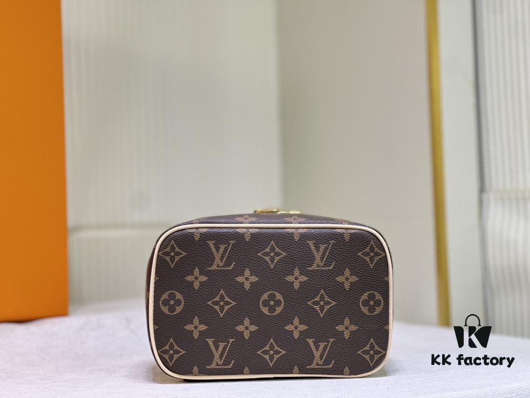 M44495 42263Nice Mini Cosmetic Case