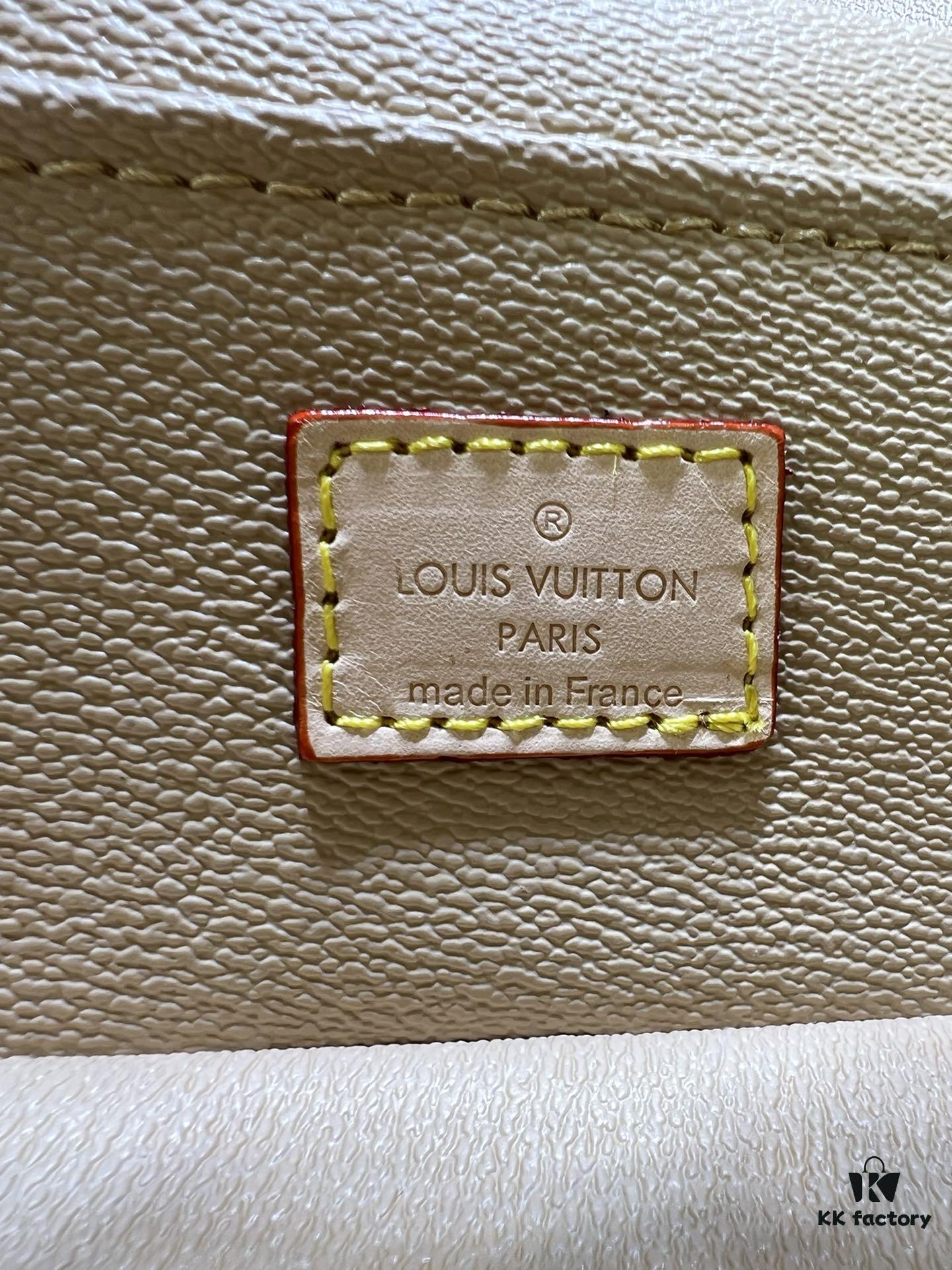 M44495 42263Nice Mini Cosmetic Case