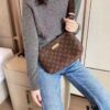 Authentic LV M40719 Genuine Leather Popular Bag, Size: 30 x 16, Korean Vintage Style, Trendy and Practical