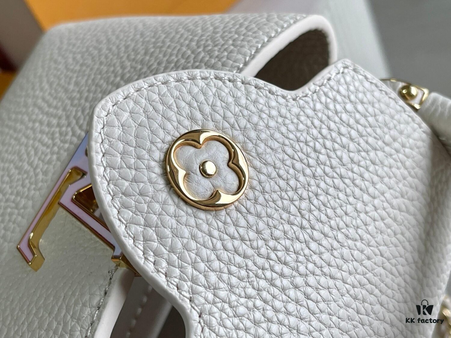 693068b86e68136f4d9a4c10 Supreme Grade Full Set Packaging 【Premium Original Factory Leather 💋 M23082 Cream White Rainbow Abalone Button】