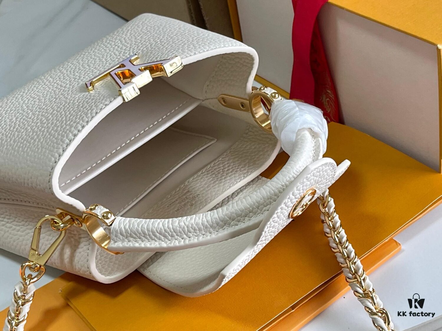 693068b86e68136f4d9a4c11 Supreme Grade Full Set Packaging 【Premium Original Factory Leather 💋 M23082 Cream White Rainbow Abalone Button】