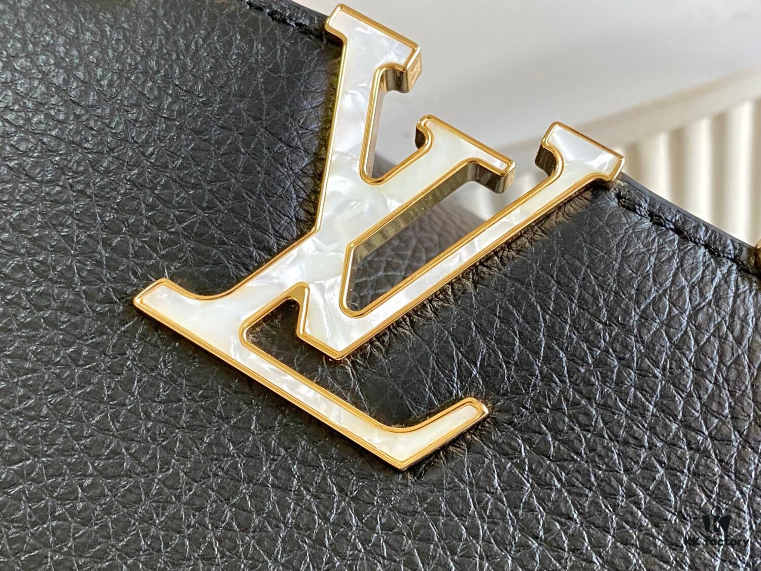 Supreme Grade Full Set Packaging 【Premium Original Leather M23263💋 M23332 Black White Shell】Capucines Medium Handbag