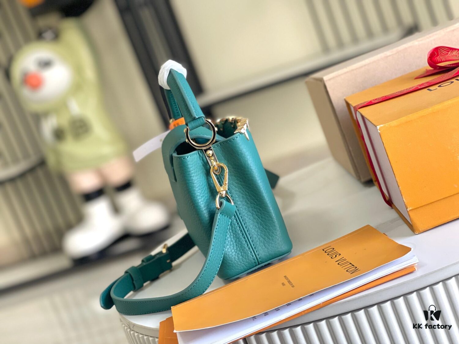 Capucines Mini Handbag Capucines Flower Crown Bag in Full-Grain Taurillon Leather with Monogram Flowers M23766 💋 M23330 Green White Shell