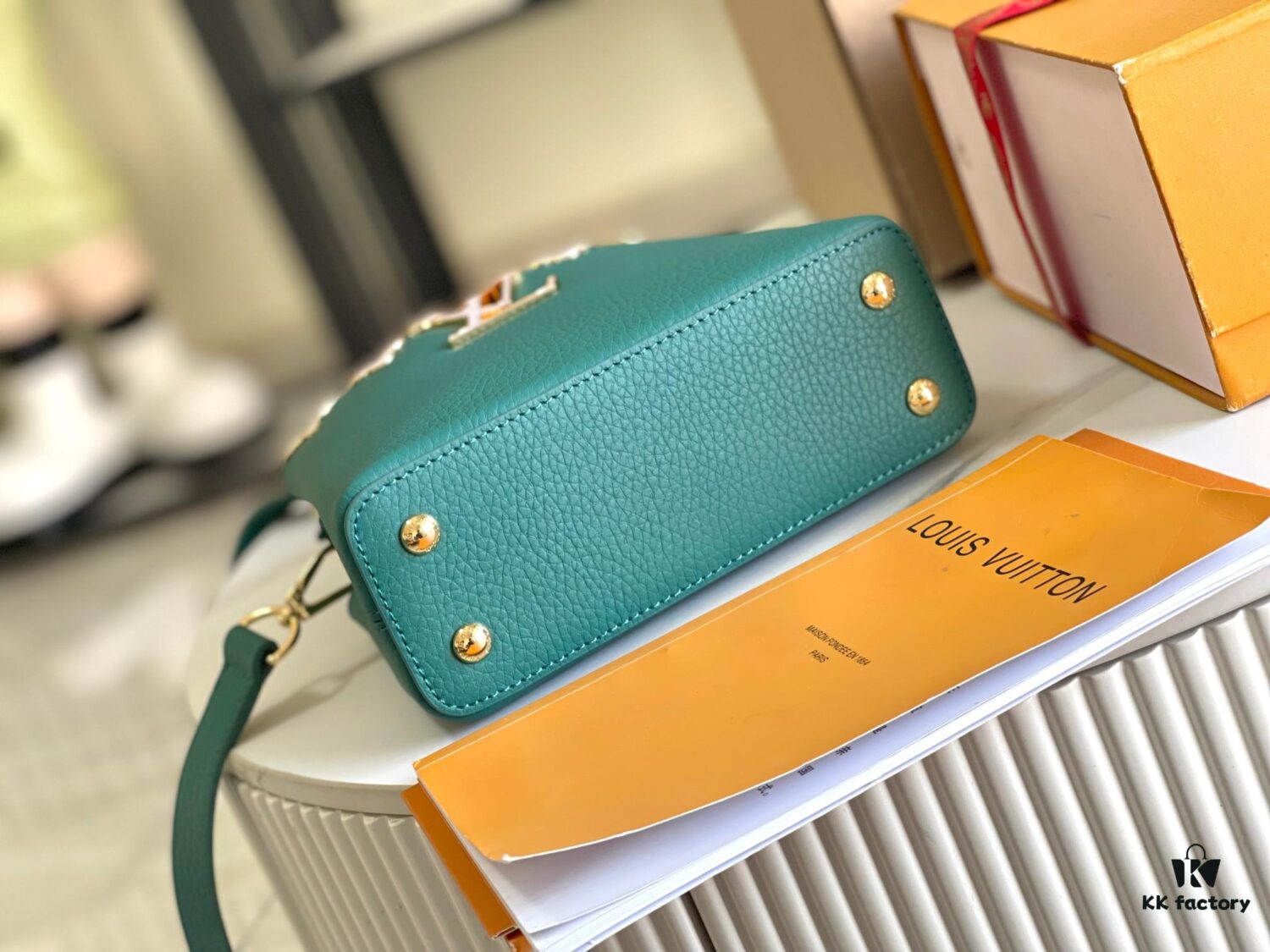 Capucines Mini Handbag Capucines Flower Crown Bag in Full-Grain Taurillon Leather with Monogram Flowers M23766 💋 M23330 Green White Shell