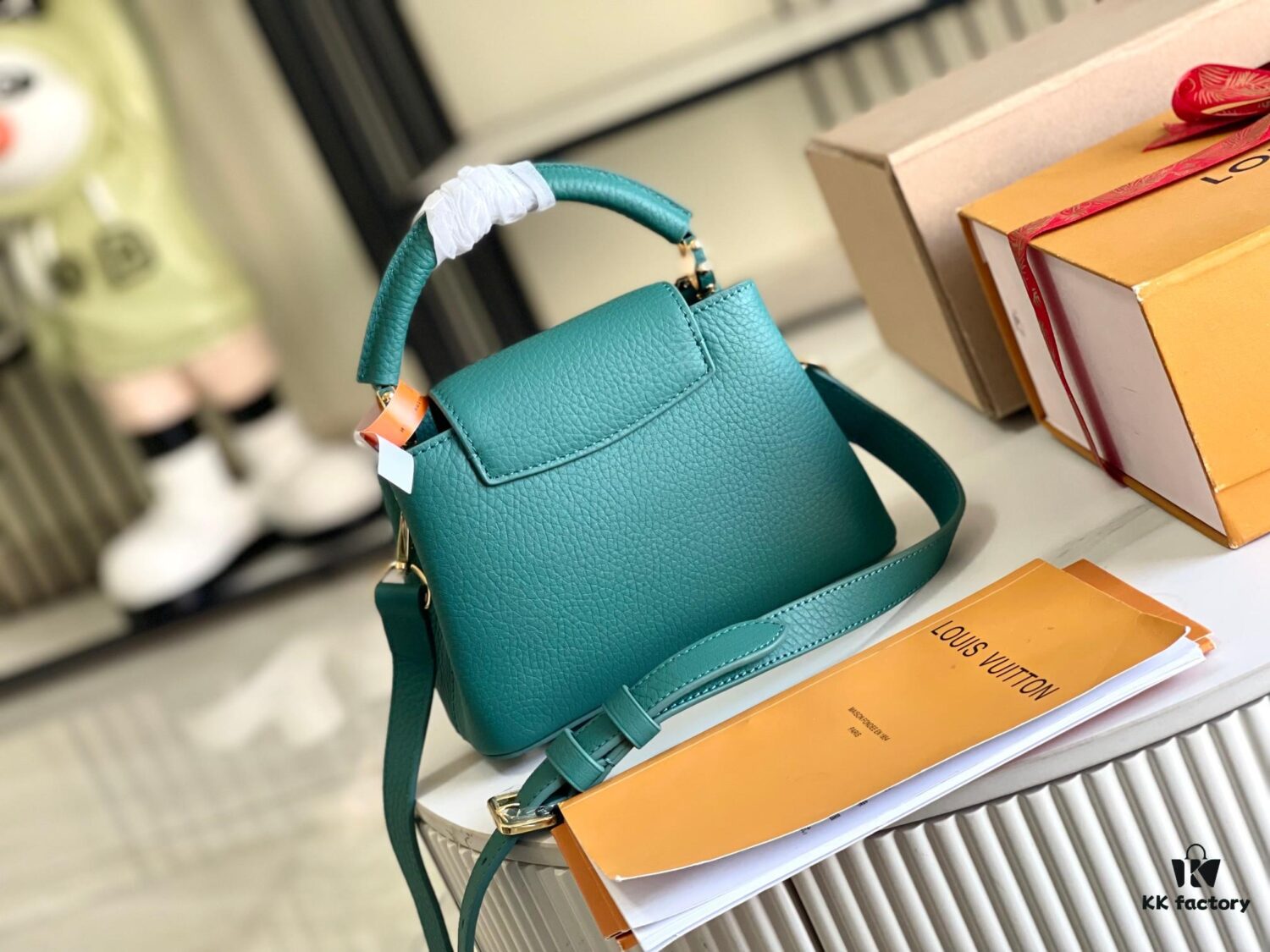 Capucines Mini Handbag Capucines Flower Crown Bag in Full-Grain Taurillon Leather with Monogram Flowers M23766 💋 M23330 Green White Shell