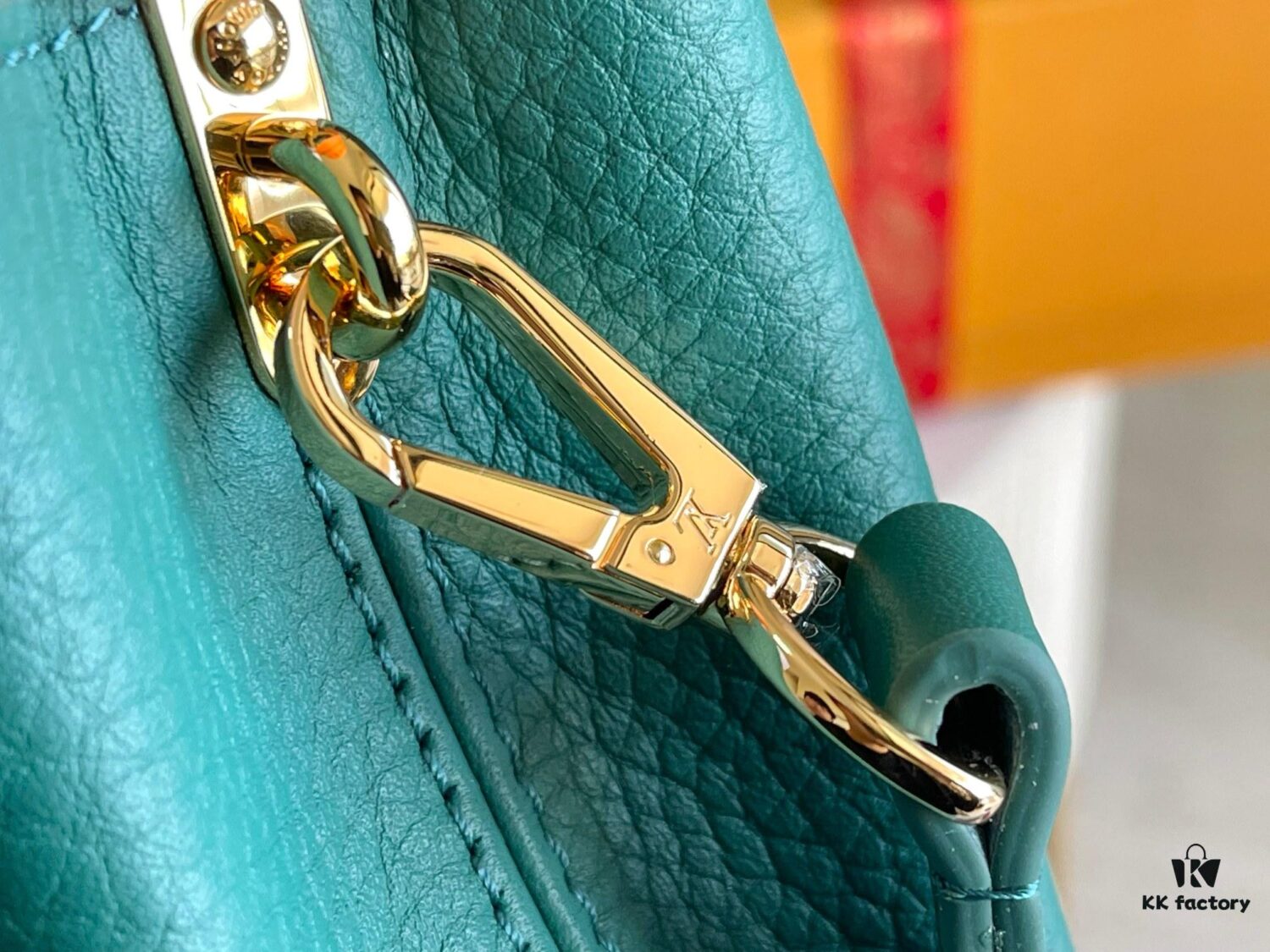 Capucines Mini Handbag Capucines Flower Crown Bag in Full-Grain Taurillon Leather with Monogram Flowers M23766 💋 M23330 Green White Shell