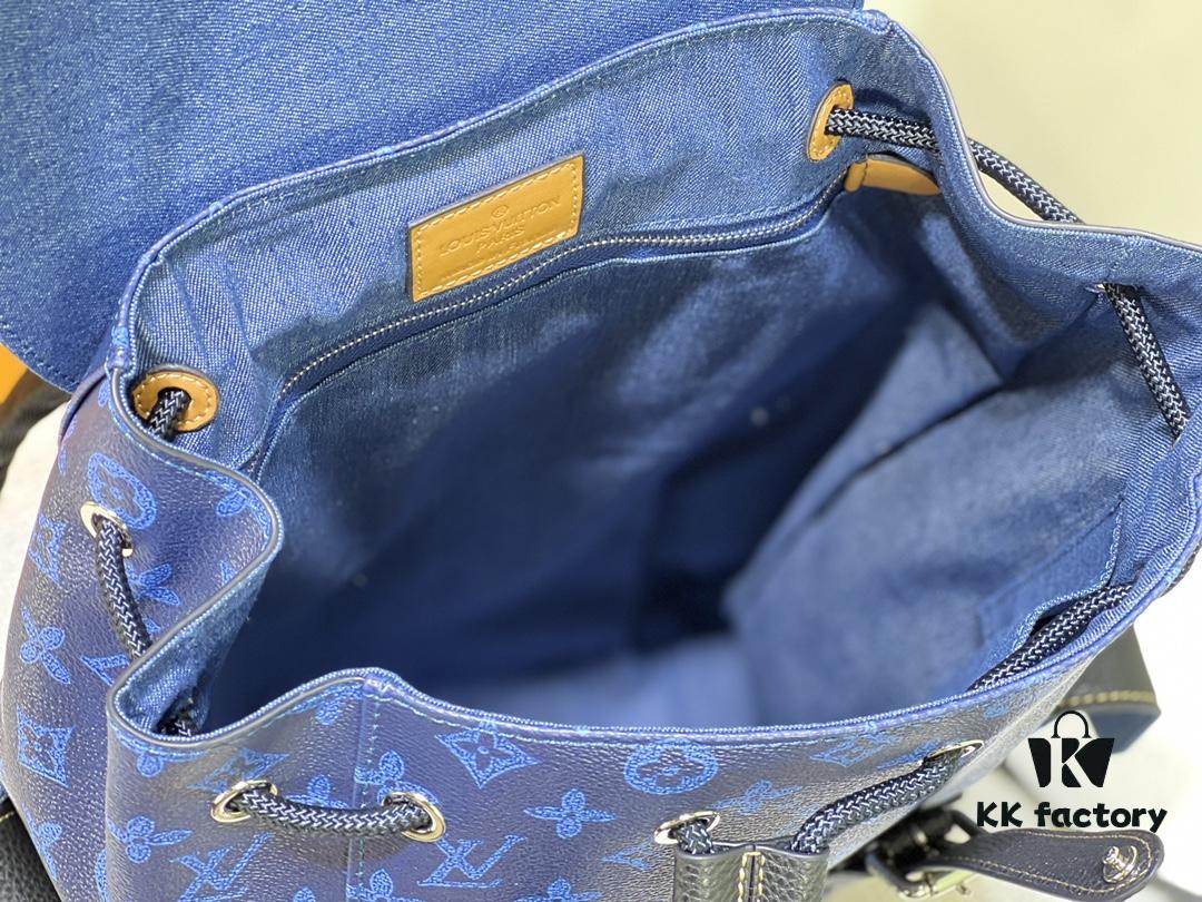 M46338 Christopher Medium Backpack