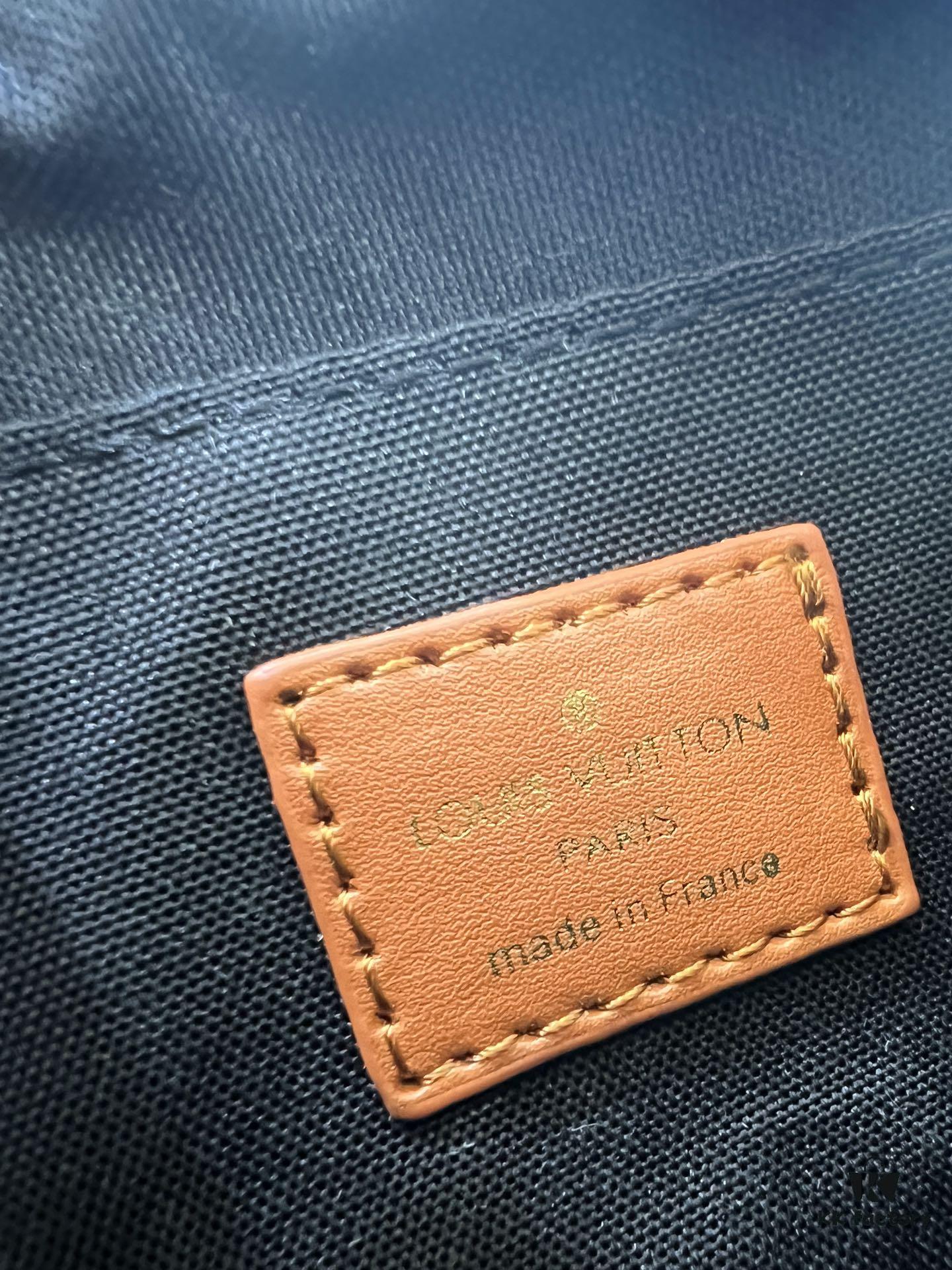 Upgraded Original M47123 Latest Runway Style LV Lock Clutch Bag