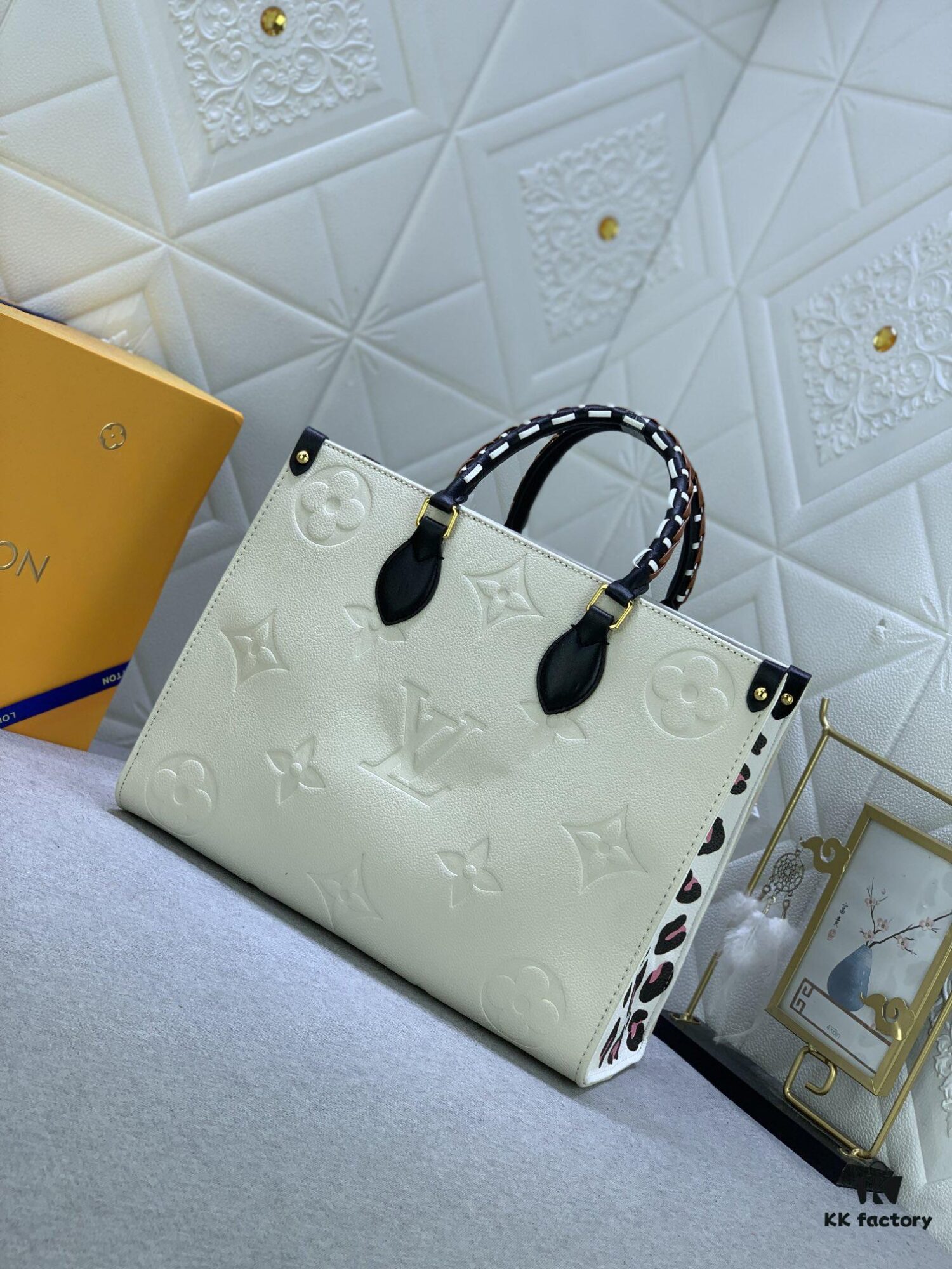 New Arrival [LV CRAFTY ONTHEGO Tote Bag] m45373, m45719 - Large 160, Medium 150, Small Upgraded Original Version with Authentic Woven Handle Strap and Leopard Print Silk Screen