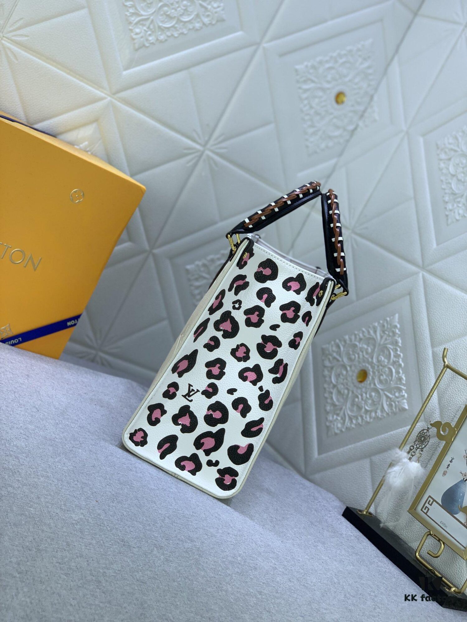 New Arrival [LV CRAFTY ONTHEGO Tote Bag] m45373, m45719 - Large 160, Medium 150, Small Upgraded Original Version with Authentic Woven Handle Strap and Leopard Print Silk Screen