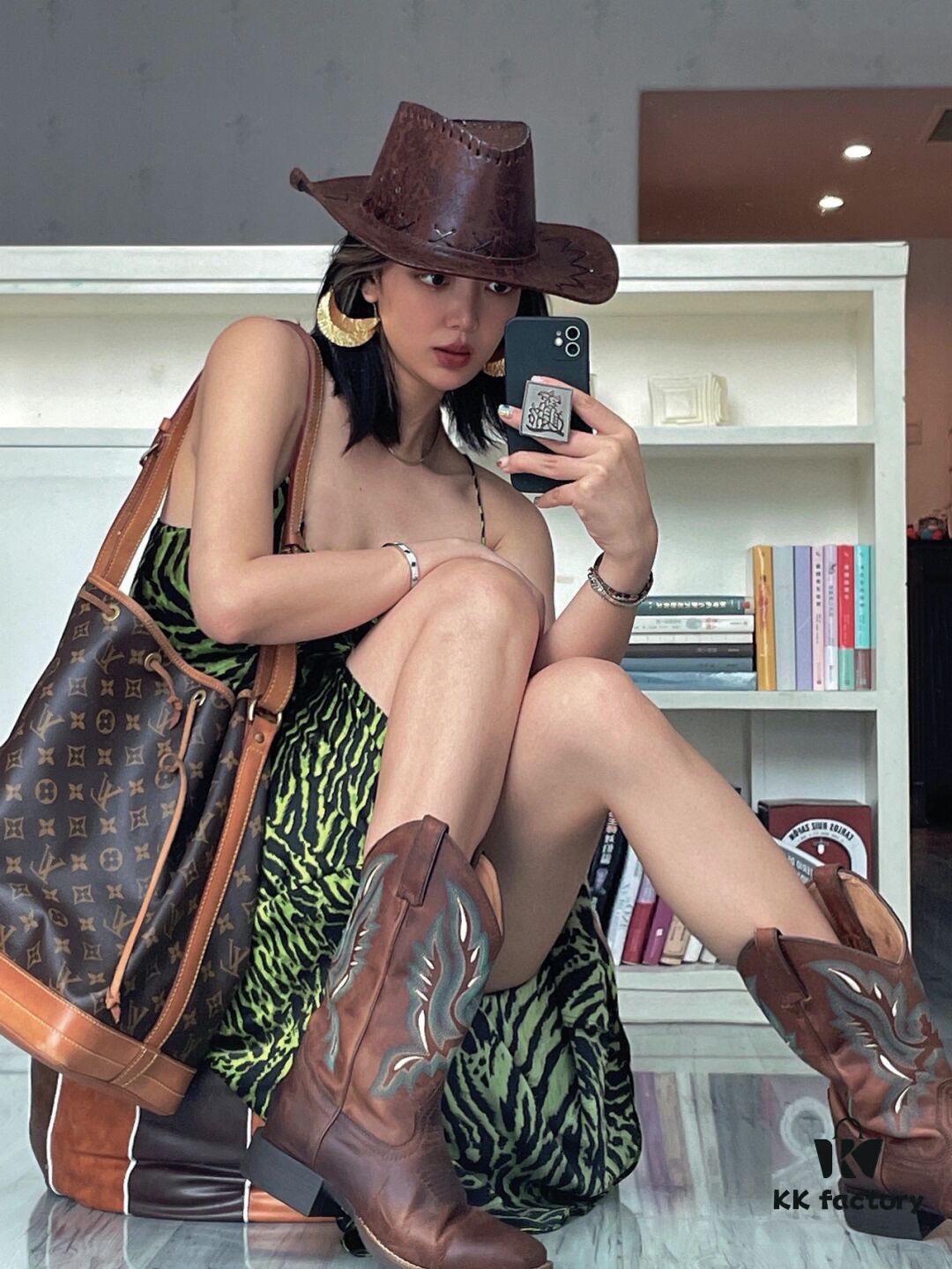 Vintage Large Bucket Bag ⬇️ Super Popular 🔥🔥⬇️ M42224 Lv Limited Edition Drawstring Bucket Bag, King of Cost Performance