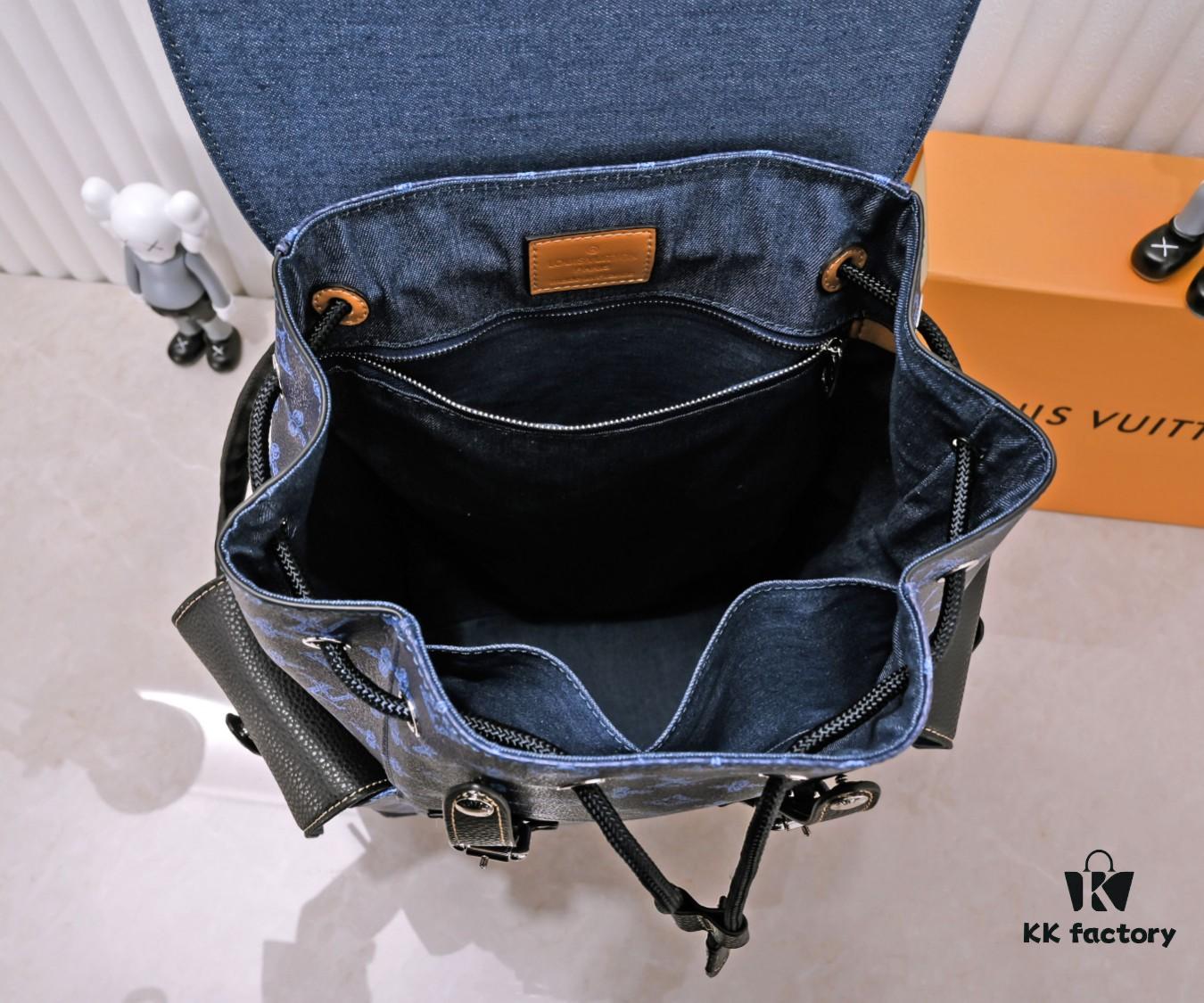 M46338 Christopher Medium Backpack