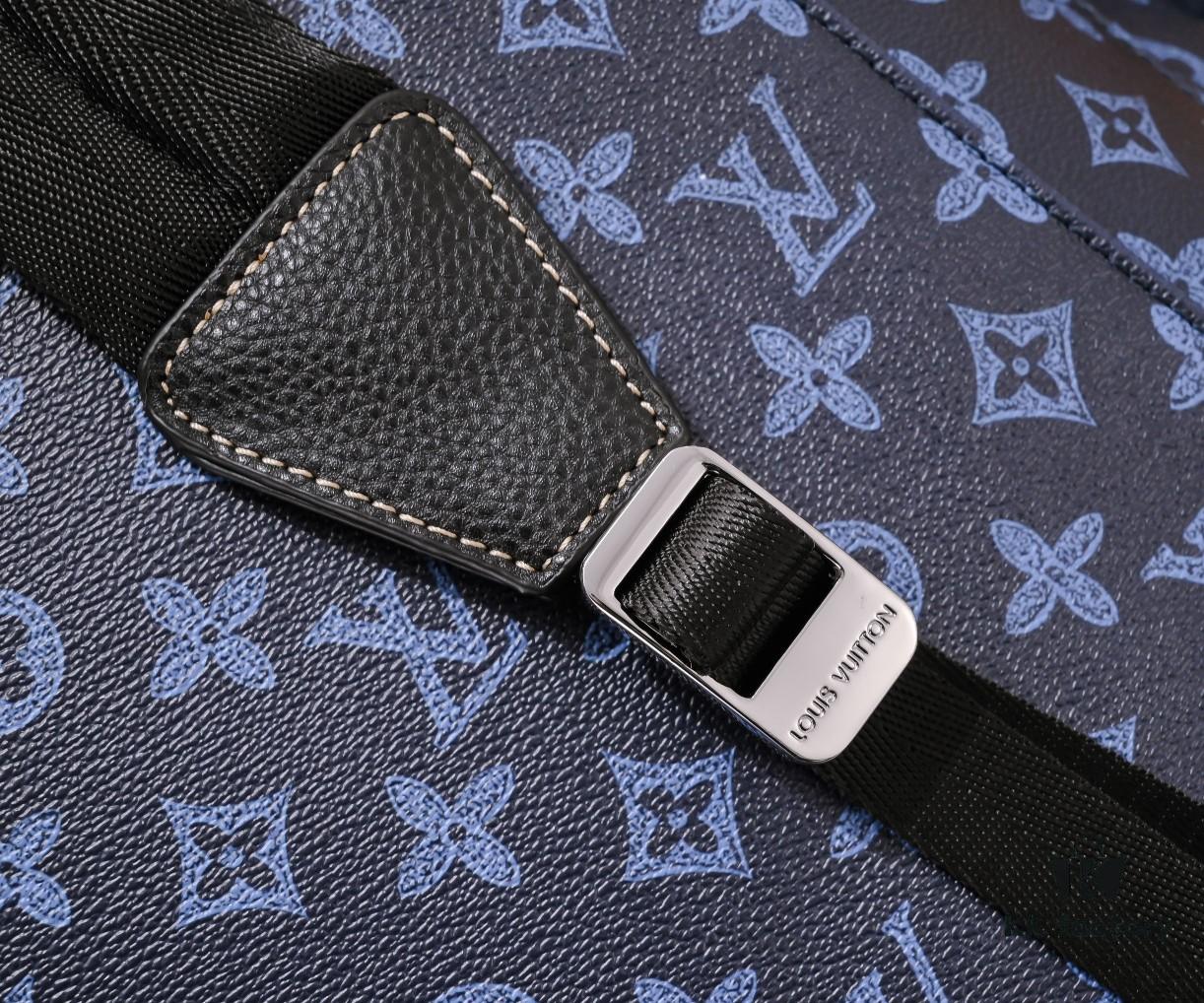 M46338 Christopher Medium Backpack