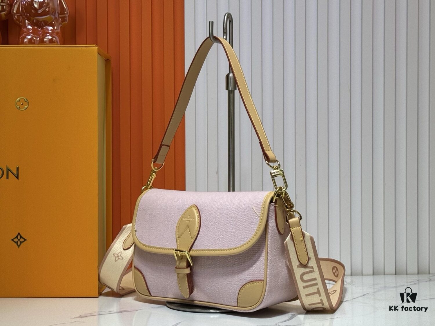 M46386 M45985 Denim Baguette Diane Handbag