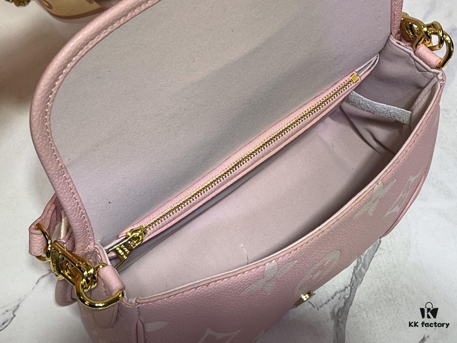 Exclusive Real Shot - Upgraded Version ‼️ M46386 Black M46388 White M45985 Full Leather Baguette Bag Series New Diane Handbag